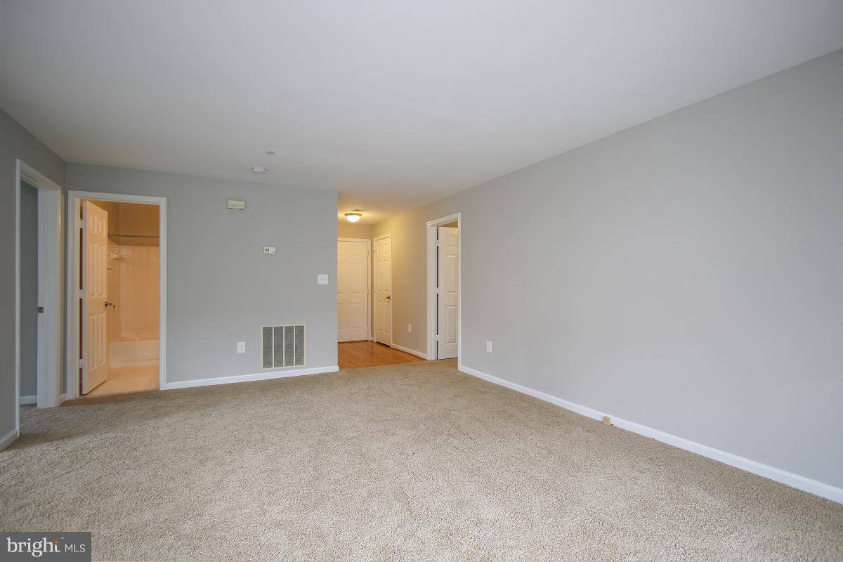 Gaithersburg, MD 20878,402 RIDGEPOINT PL #28