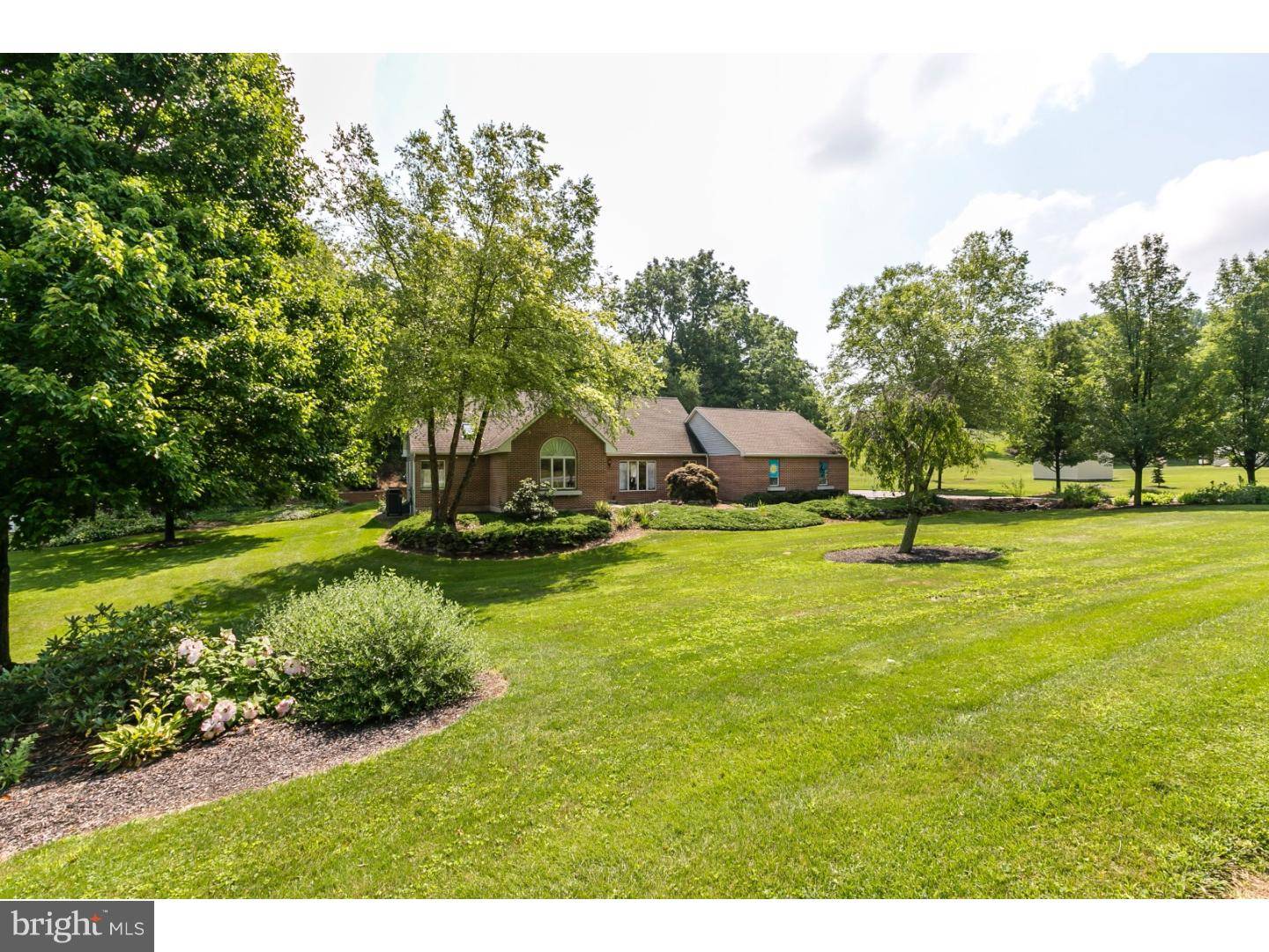 Douglassville, PA 19518,4 COUNTRY LN