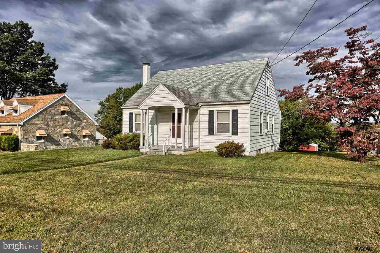 York, PA 17406,379 WOODLAND VIEW DR