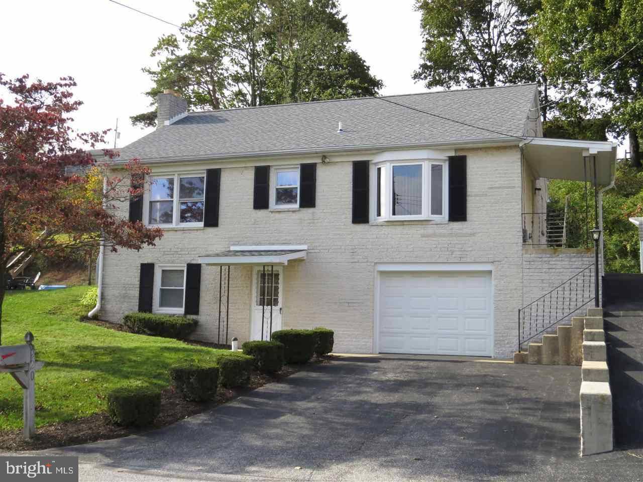 Glen Rock, PA 17327,220 PINE ST