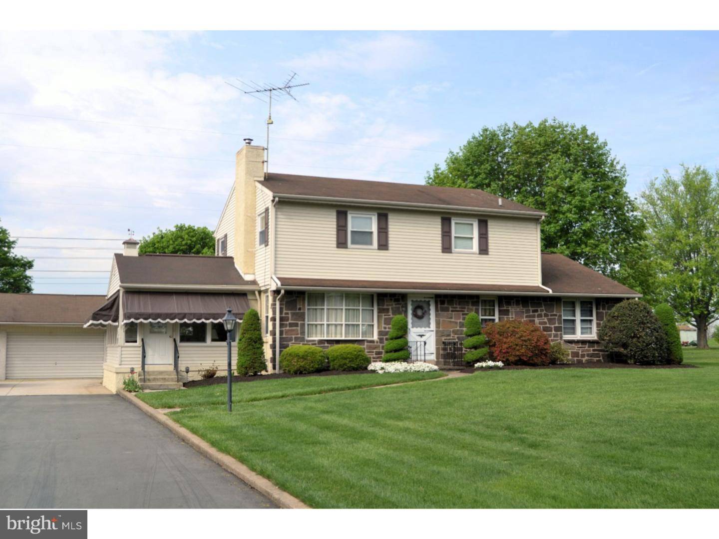 Royersford, PA 19468,27 OAK LN