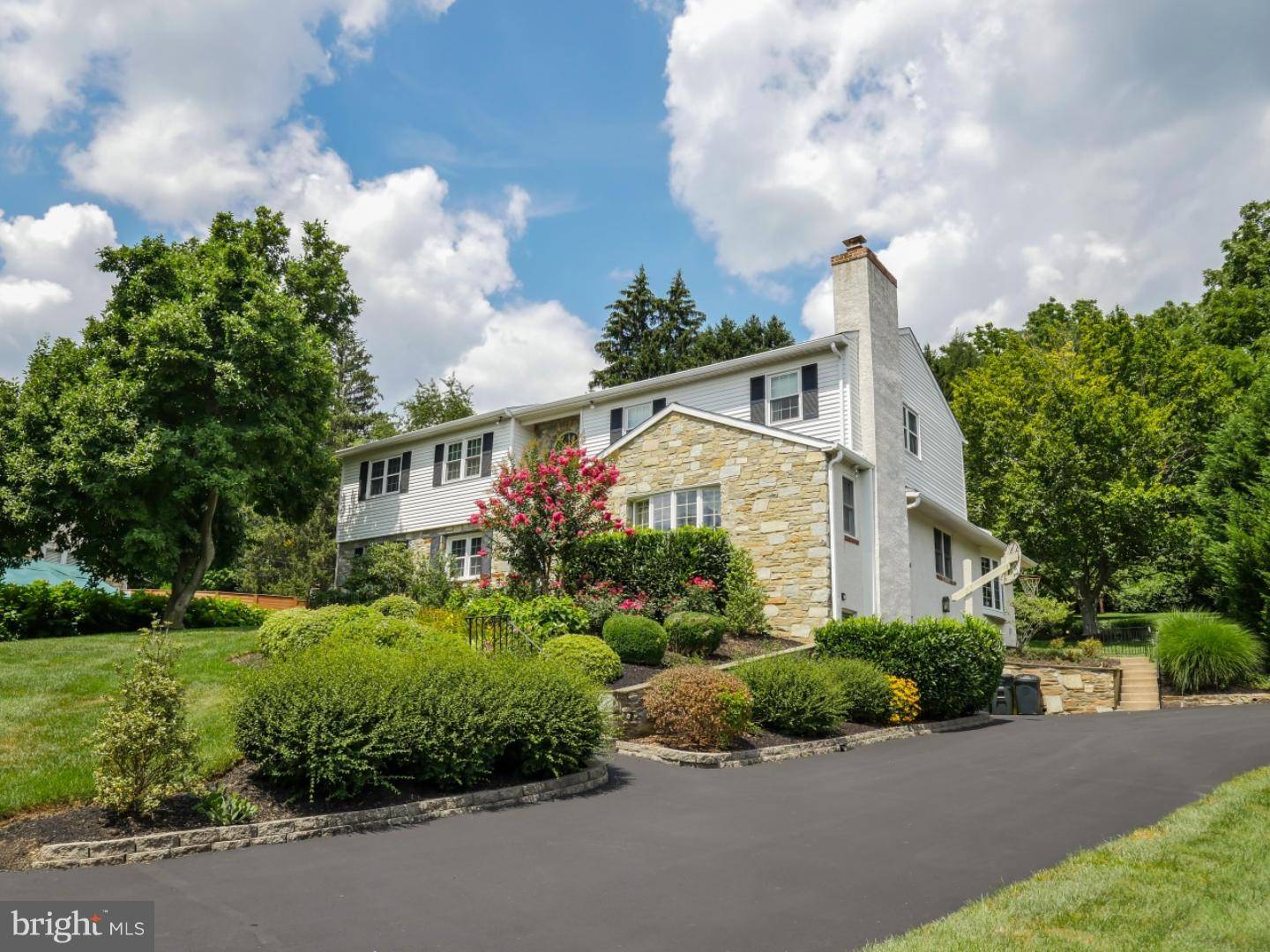 Huntingdon Valley, PA 19006,733 HALLOWELL DR