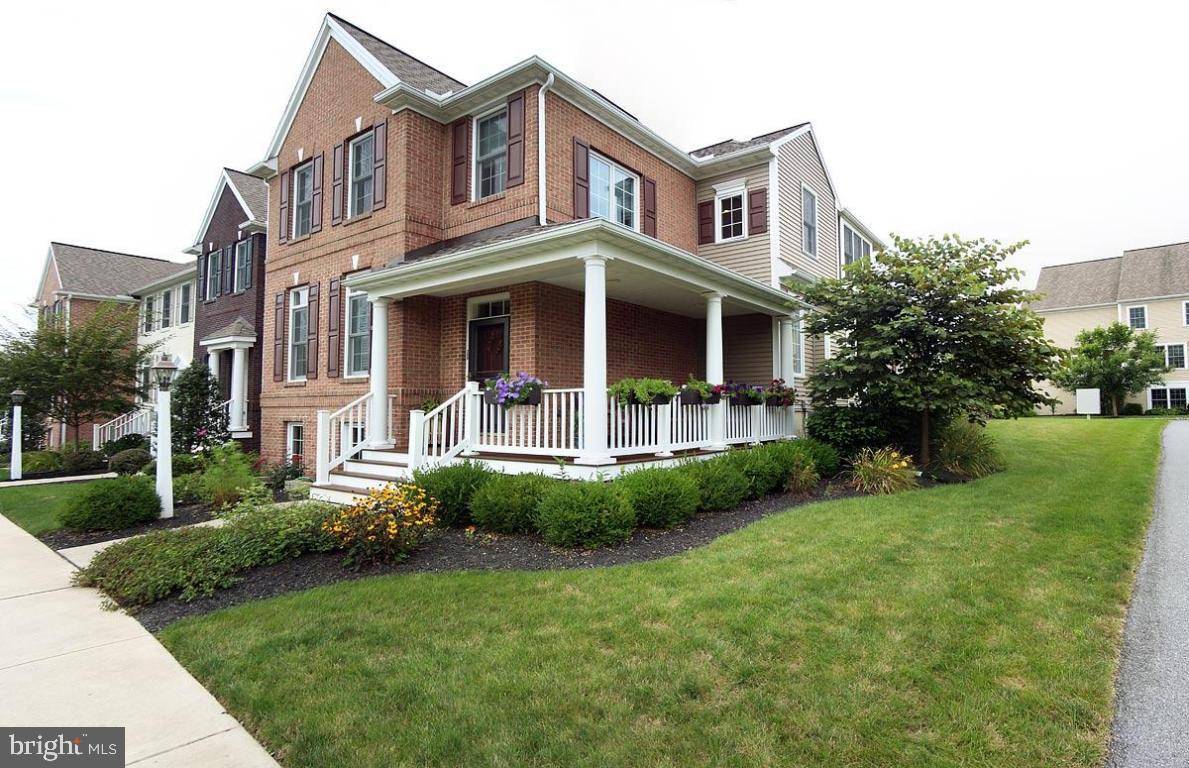 Lancaster, PA 17602,208 GREAT LAWN CIR