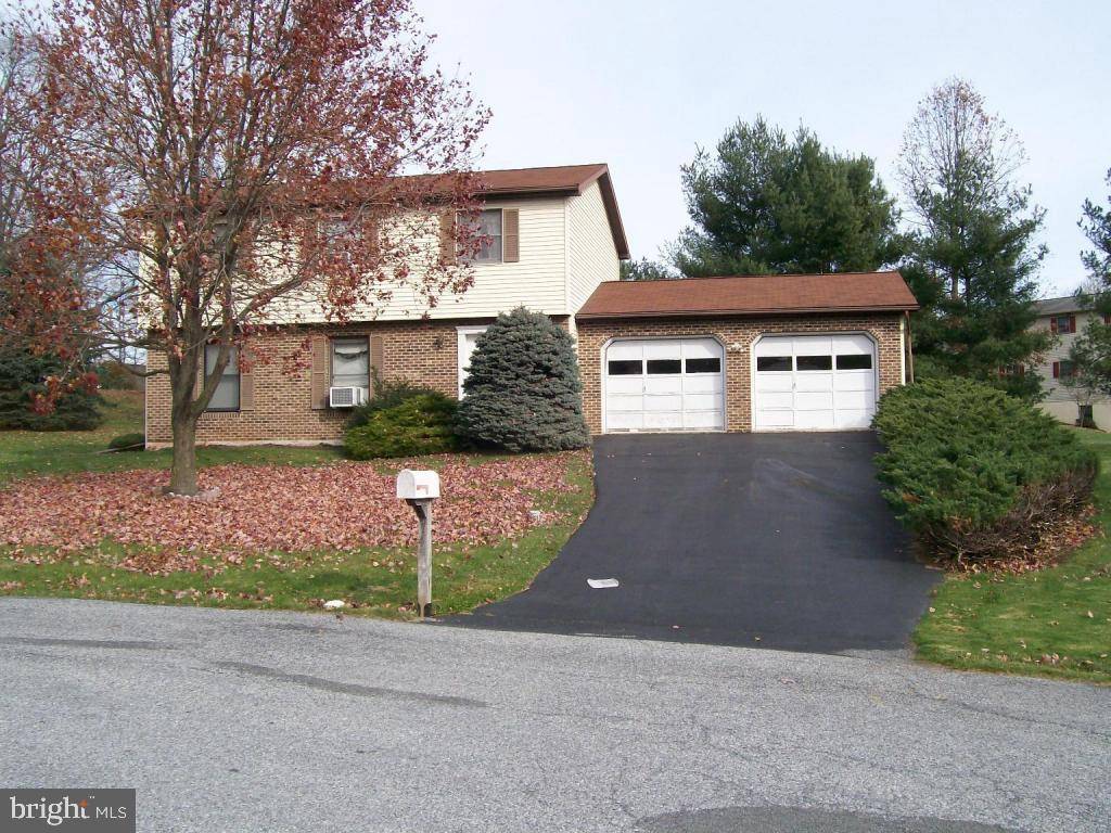 Denver, PA 17517,14 OAKMONT CT