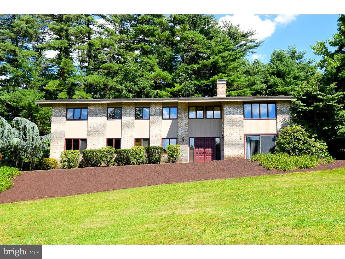 Shillington, PA 19607,137 MEADOW GLEN LN