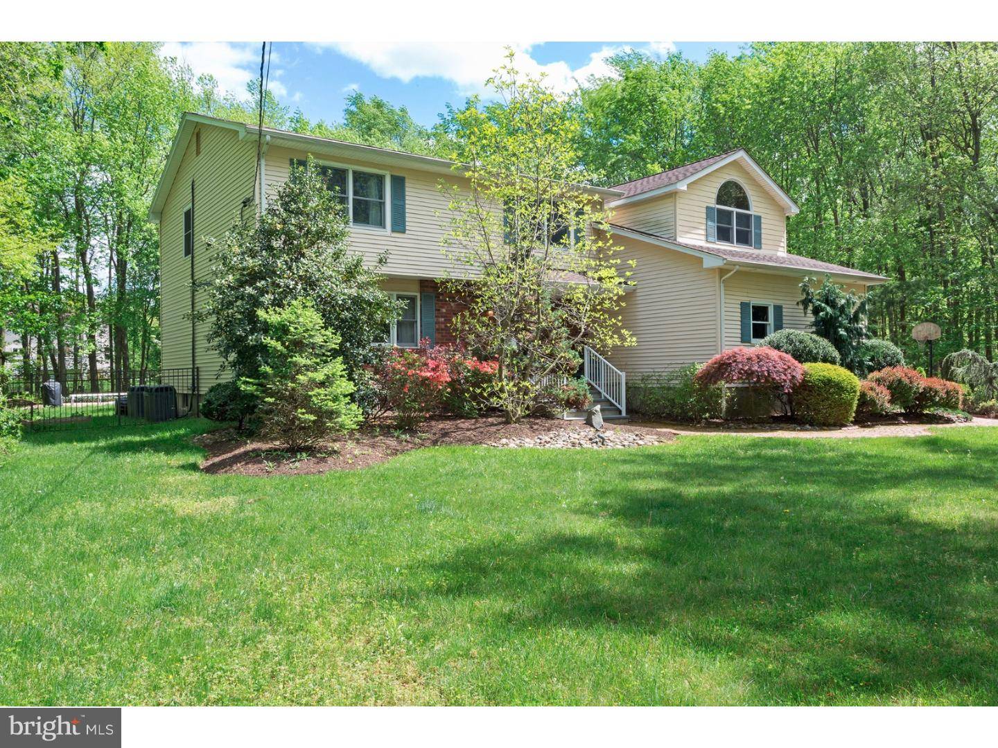 Robbinsville, NJ 08691,28 BEECHWOOD DR