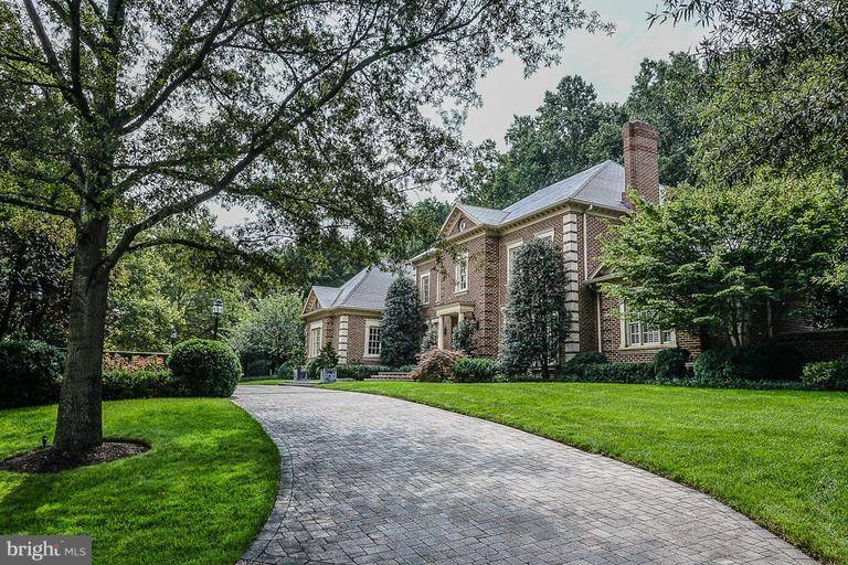 Mclean, VA 22102,8401 BROOKEWOOD CT