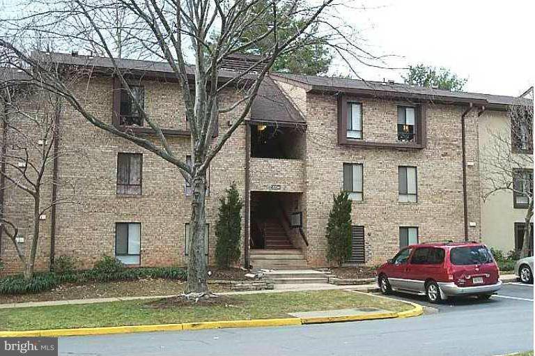 Reston, VA 20191,2234 CASTLE ROCK SQ #11C