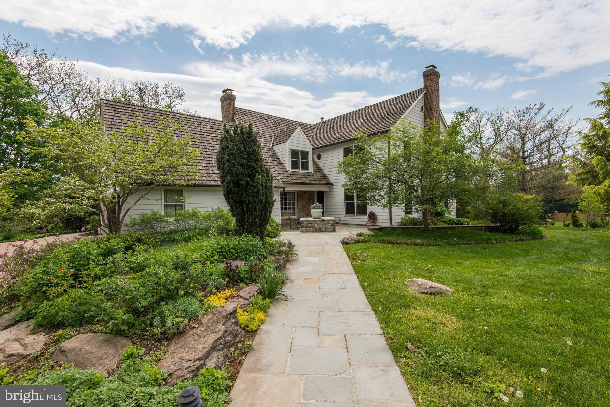 Mclean, VA 22101,910 COUNTRYSIDE CT