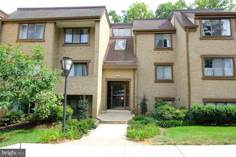 Reston, VA 20190,1641 PARKCREST CIR #301