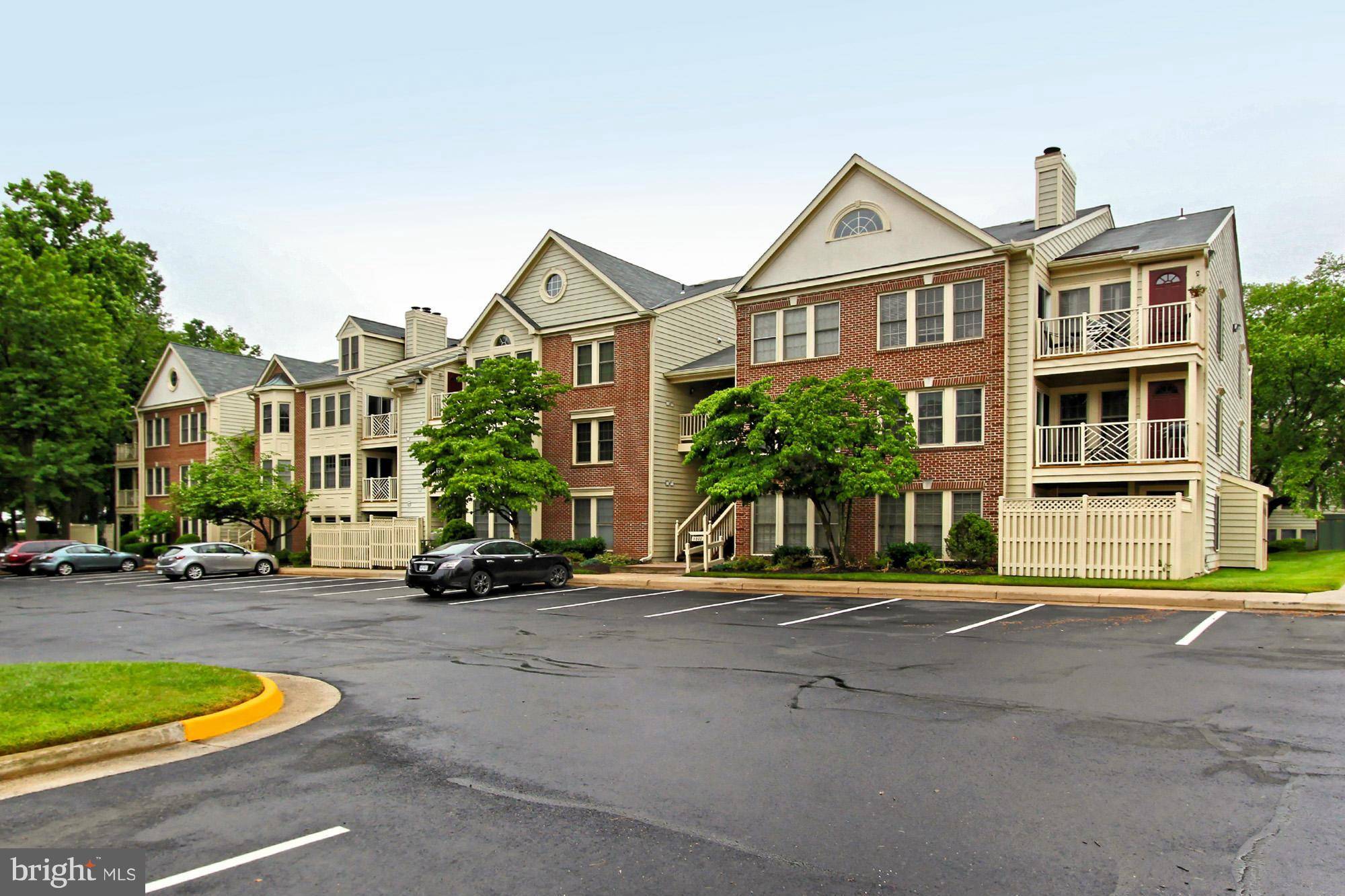 Fairfax, VA 22033,3800 RIDGE KNOLL CT #310B