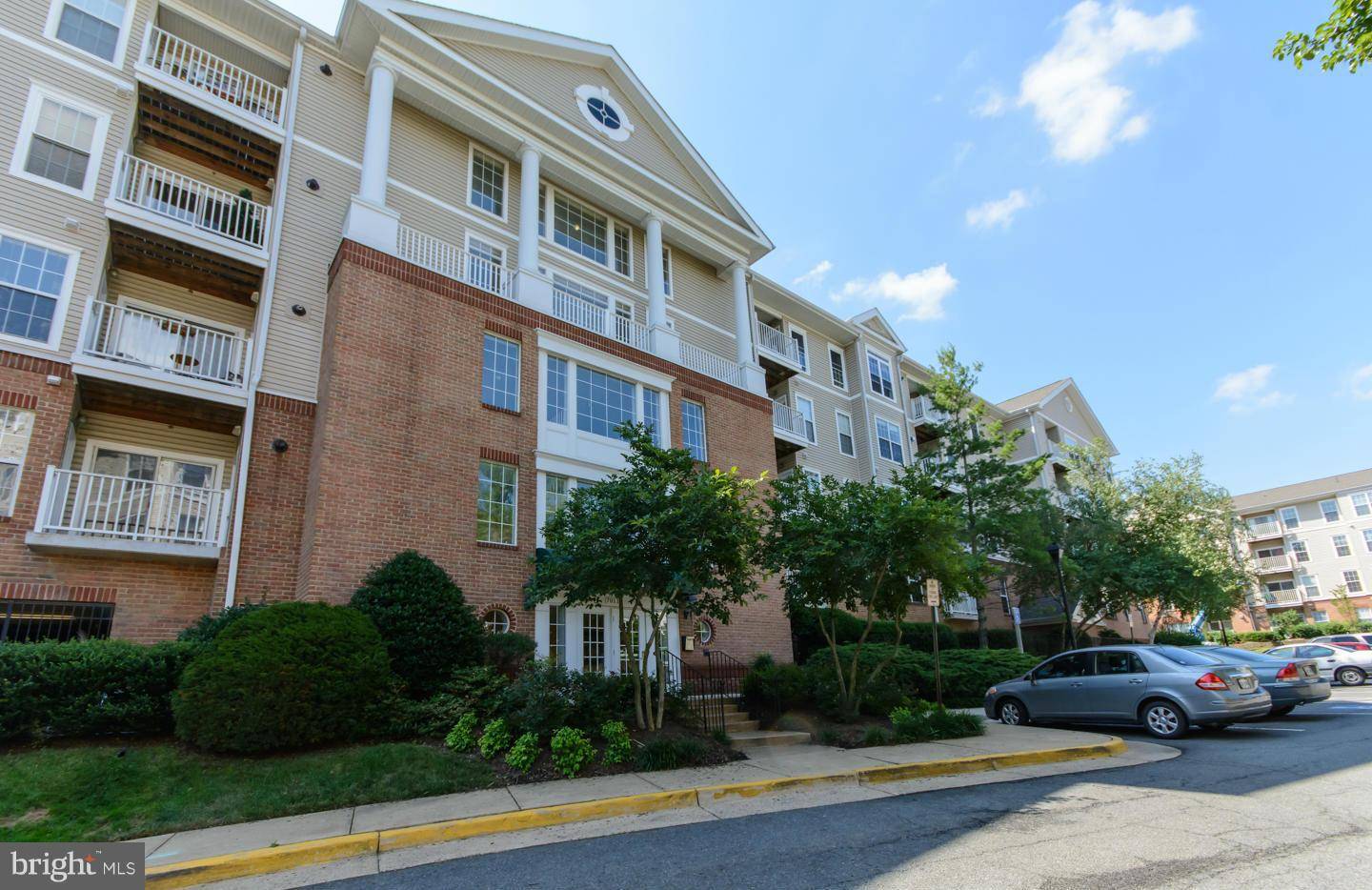 Falls Church, VA 22043,7011 FALLS REACH DR #405