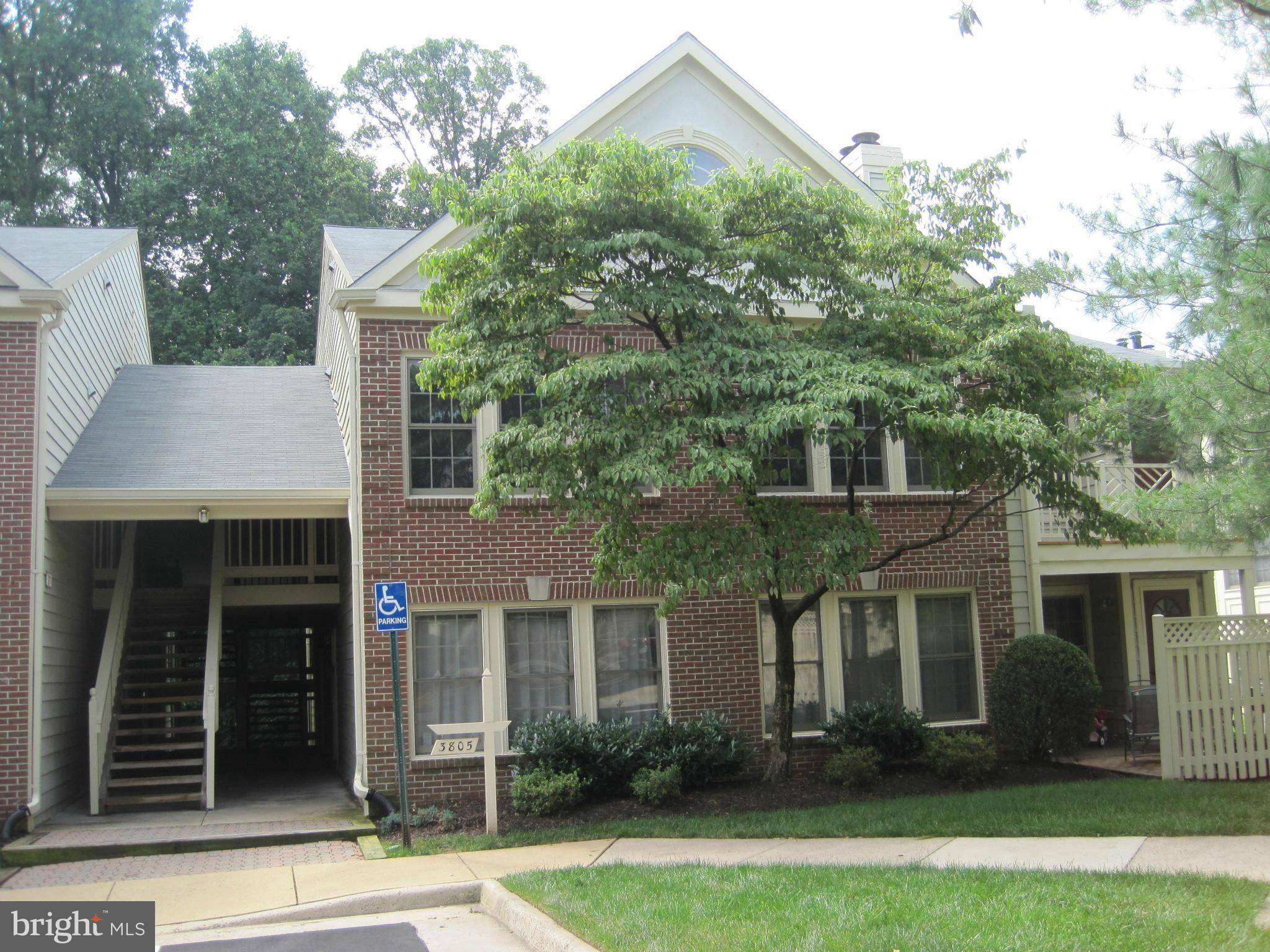 Fairfax, VA 22033,3805 RIDGE KNOLL CT #110B