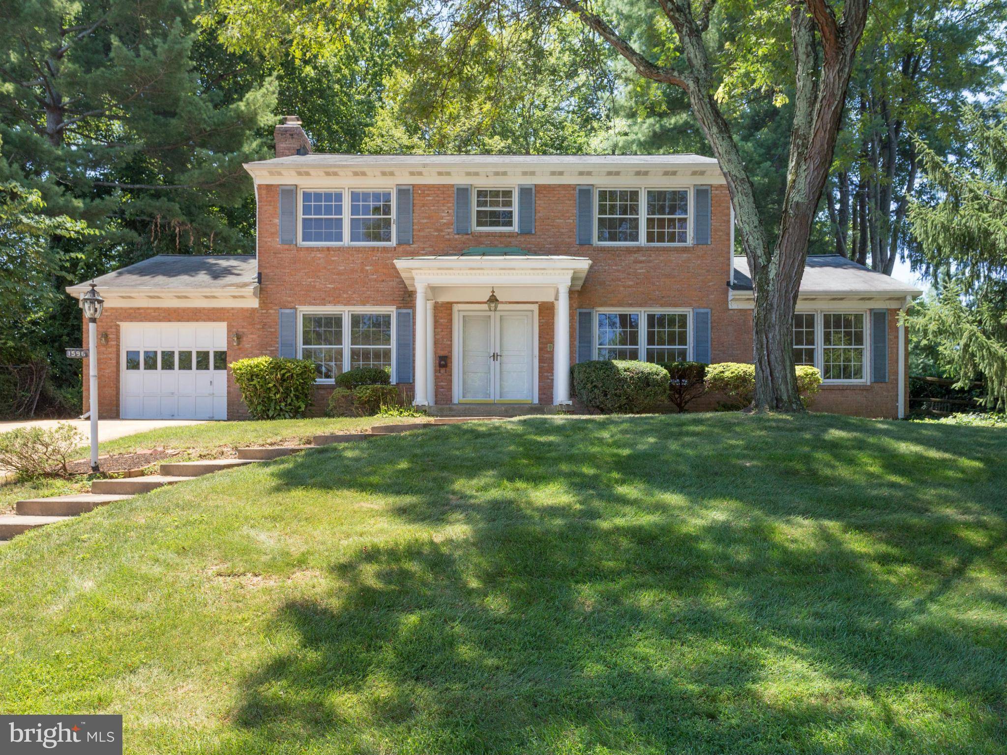 Mclean, VA 22101,1596 FOREST VILLA LN