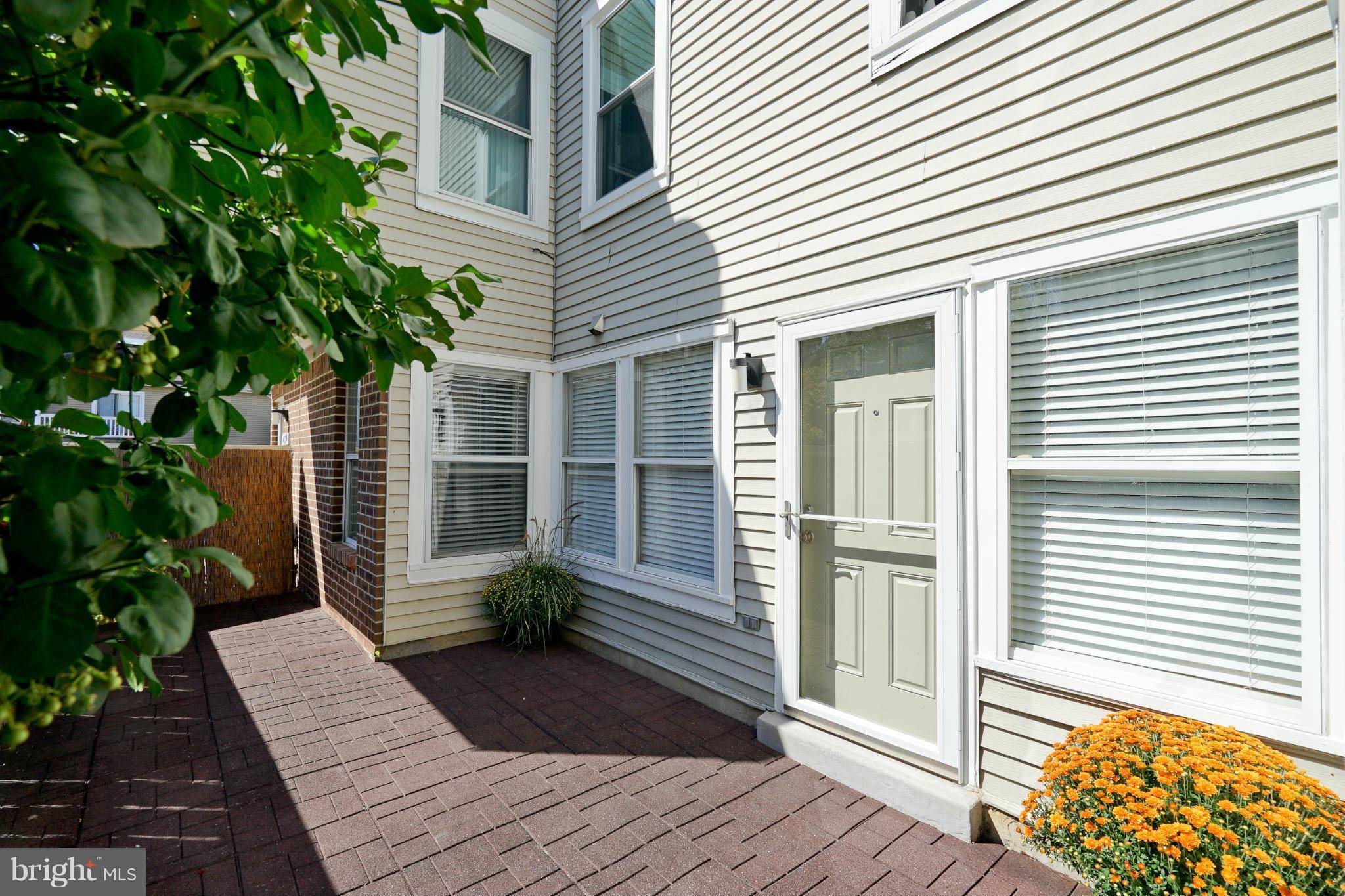 Alexandria, VA 22309,4320 PEMBROOK VILLAGE DR #24