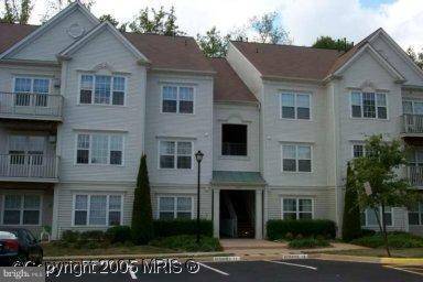 Fairfax, VA 22033,4363 WILSON VALLEY DR #301