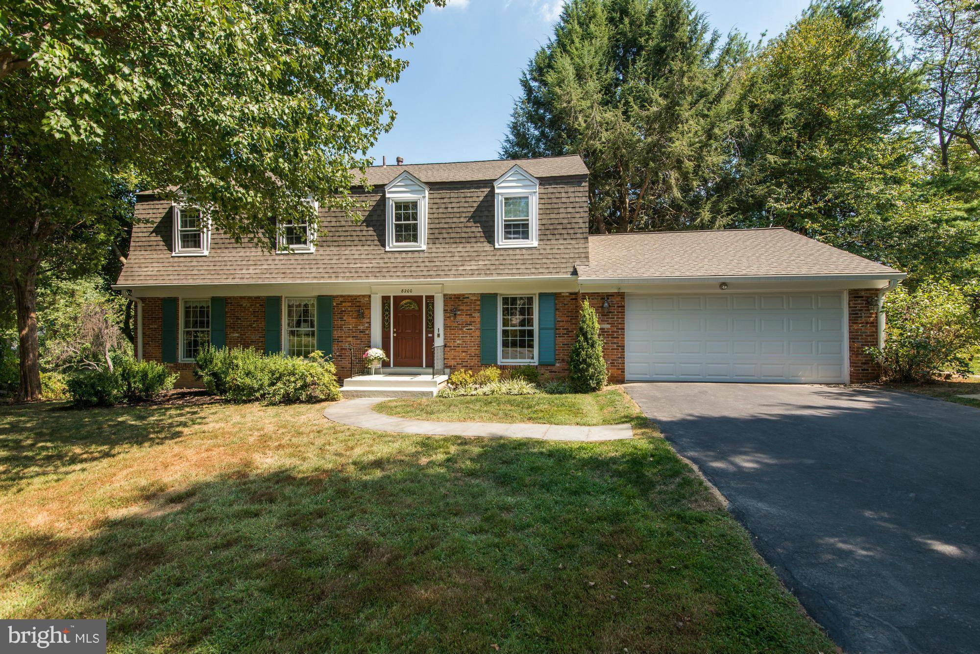 Mclean, VA 22102,8200 RIDING RIDGE PL