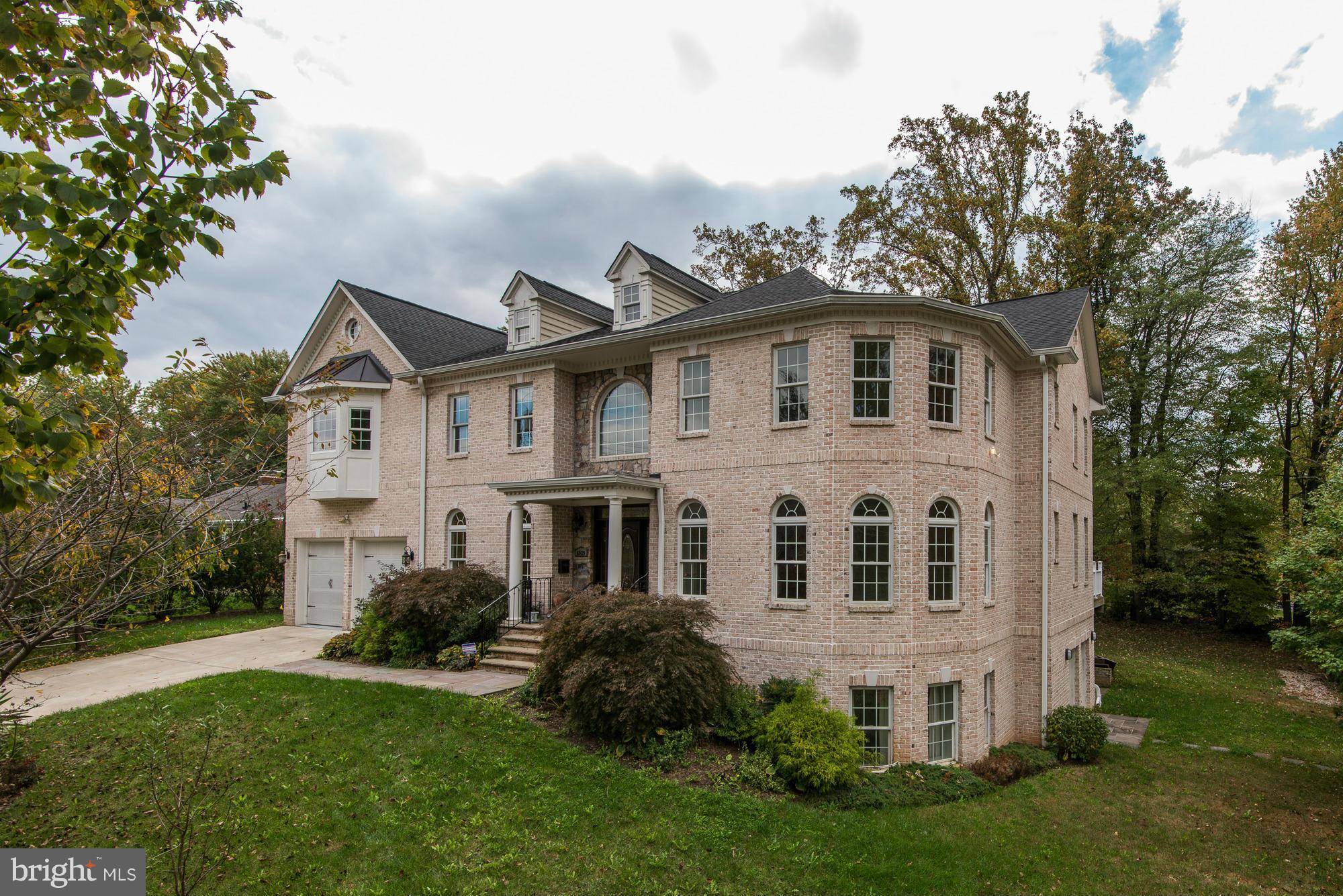 Mclean, VA 22101,6529 FAIRLAWN DR