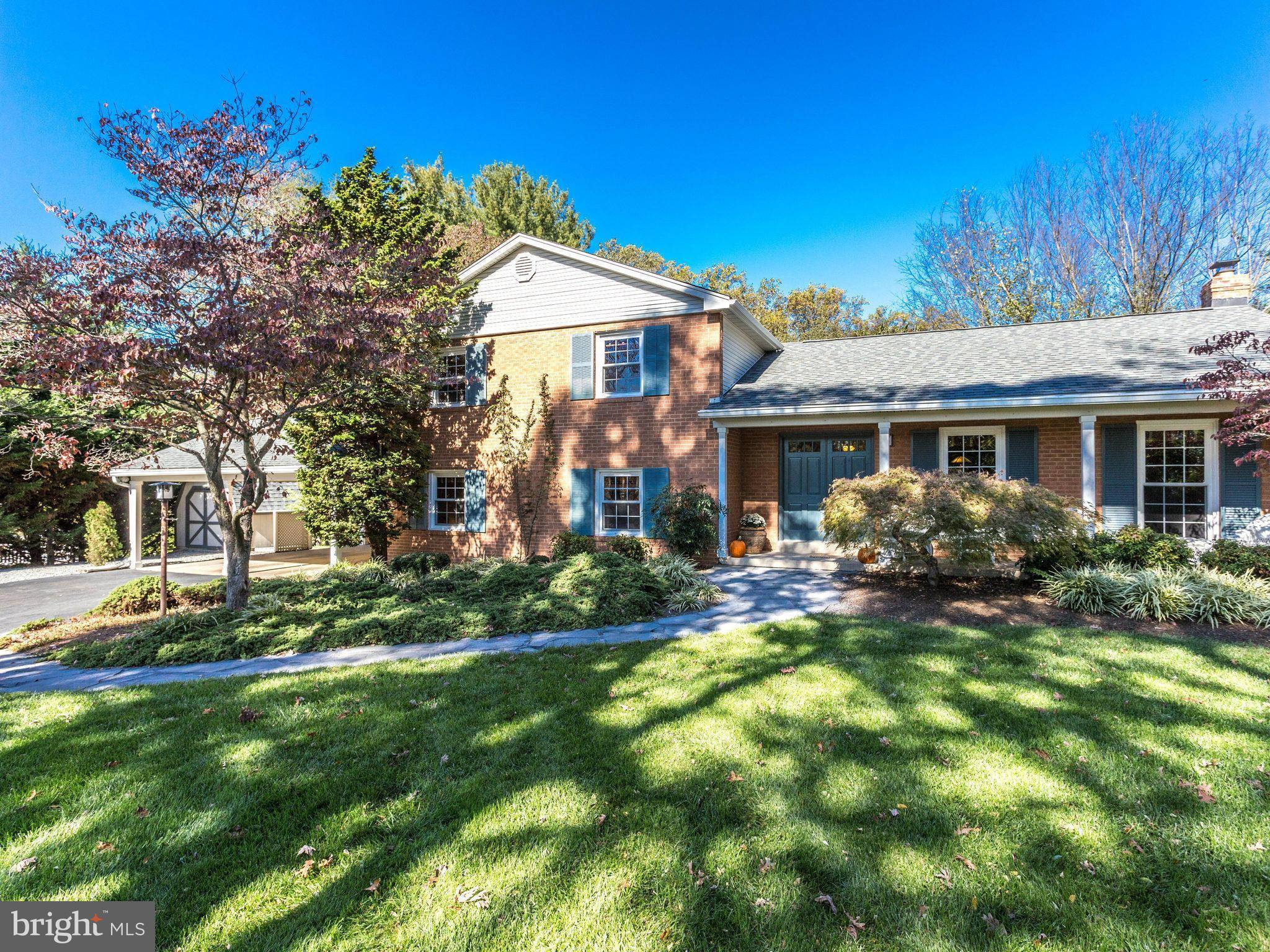 Oakton, VA 22124,10812 MANTILLA CT