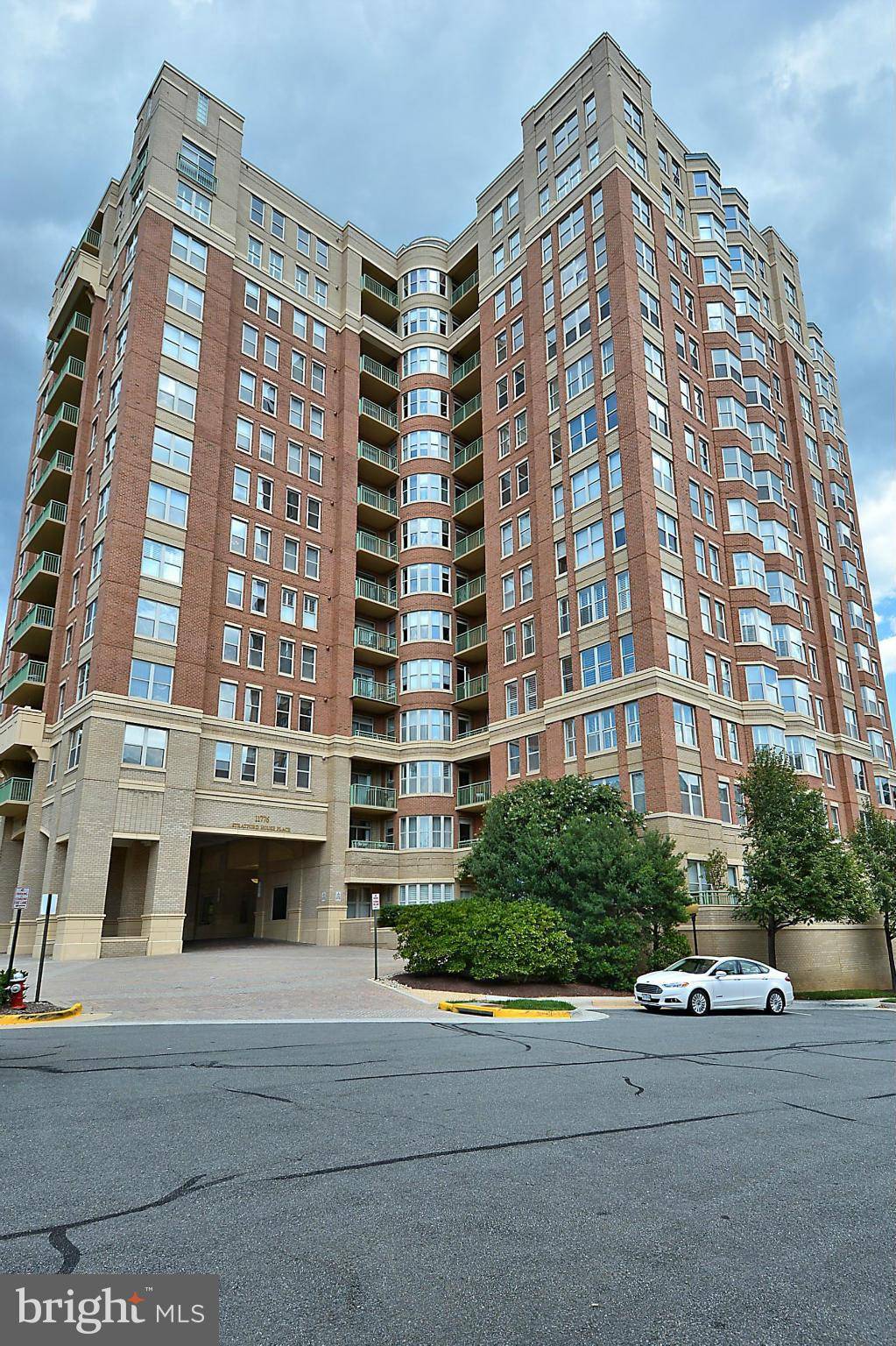 Reston, VA 20190,11776 STRATFORD HOUSE PL #1208