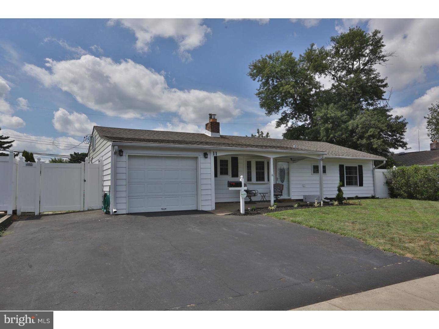 Levittown, PA 19054,11 PEACHTREE LN