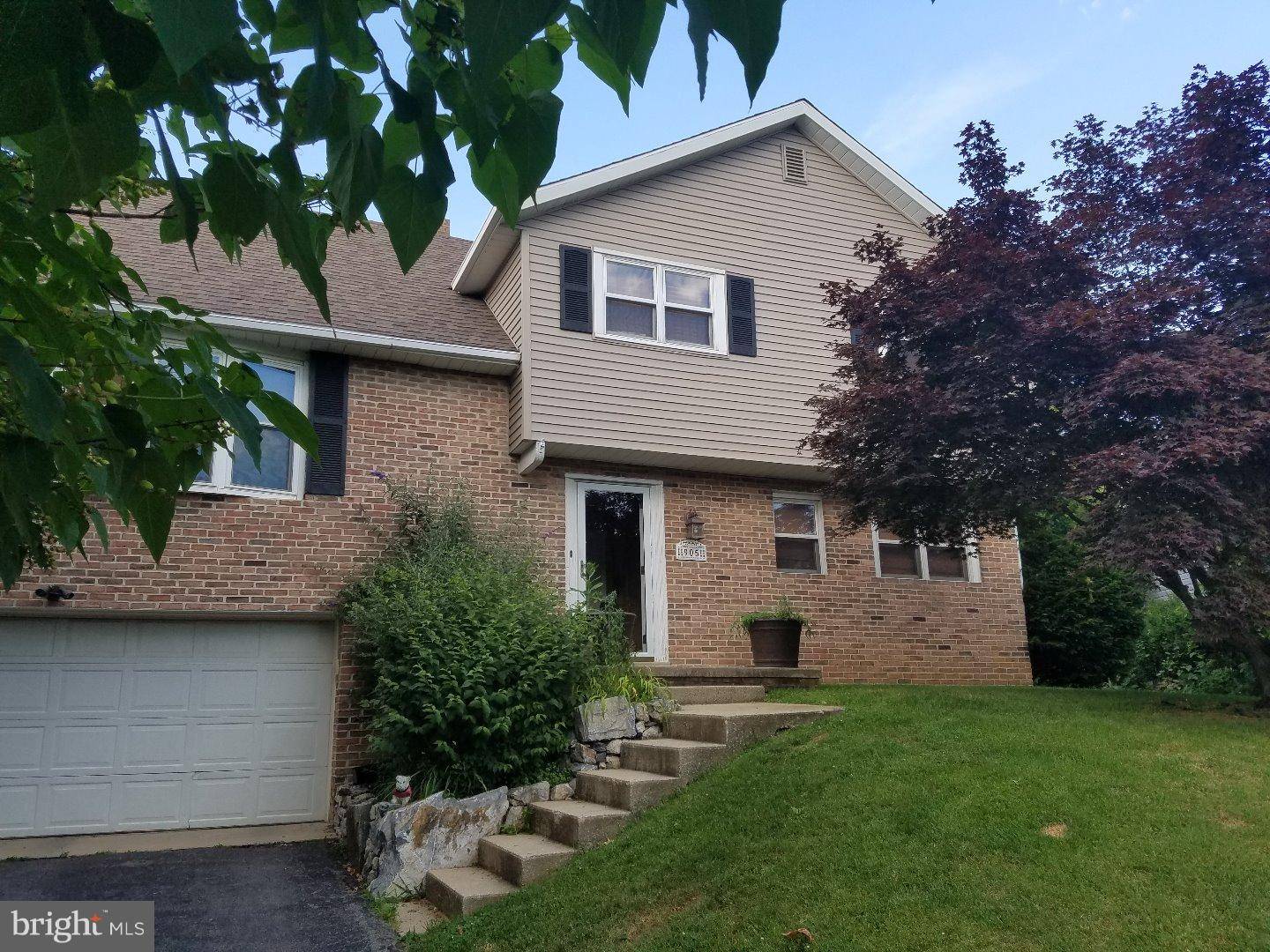 Wyomissing, PA 19610,905 EVERGREEN DR