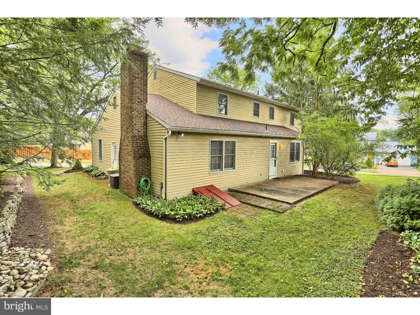 Wyomissing, PA 19610,900 OAK LN