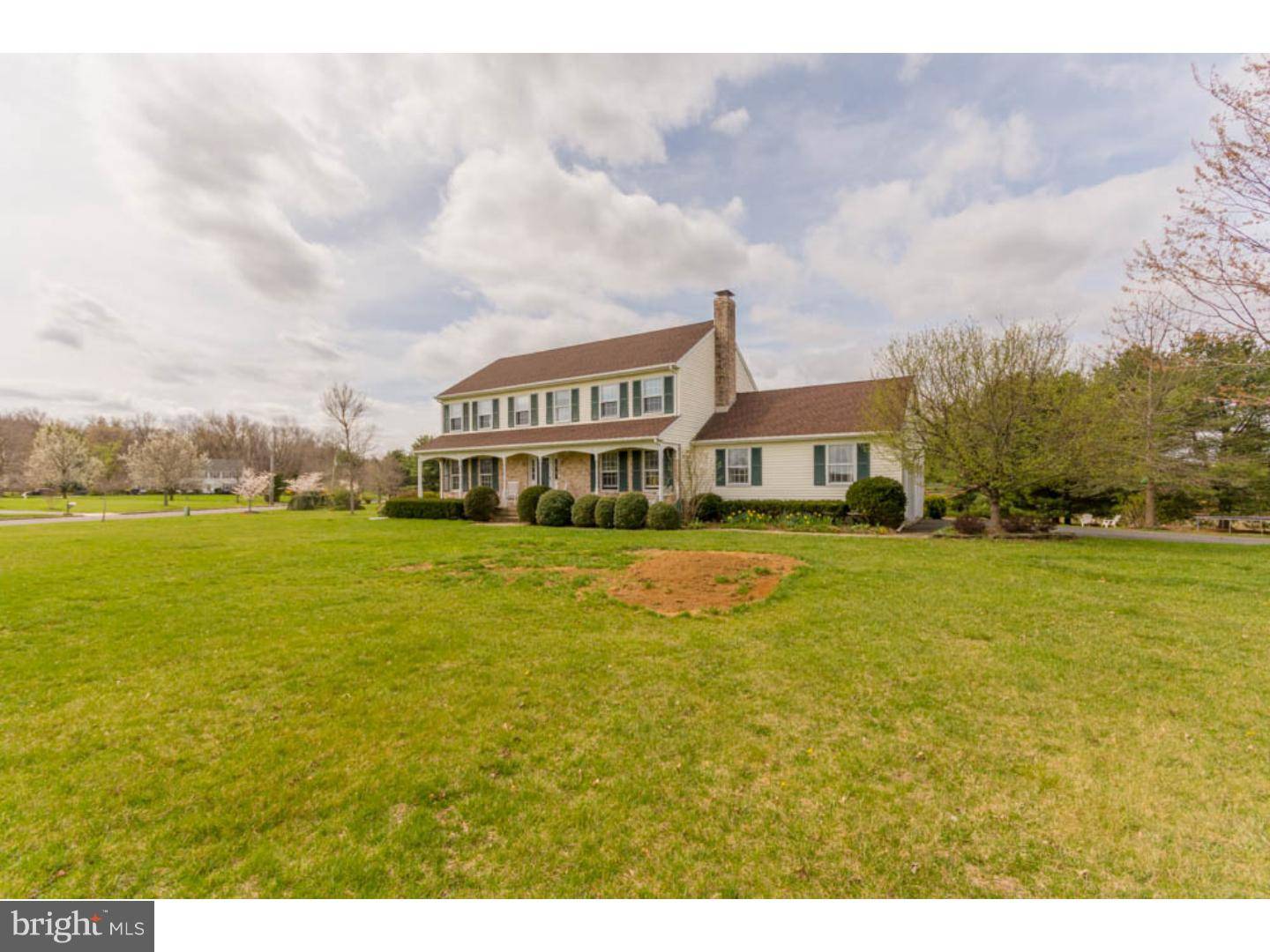 Cream Ridge, NJ 08526,5 MILL POND DR