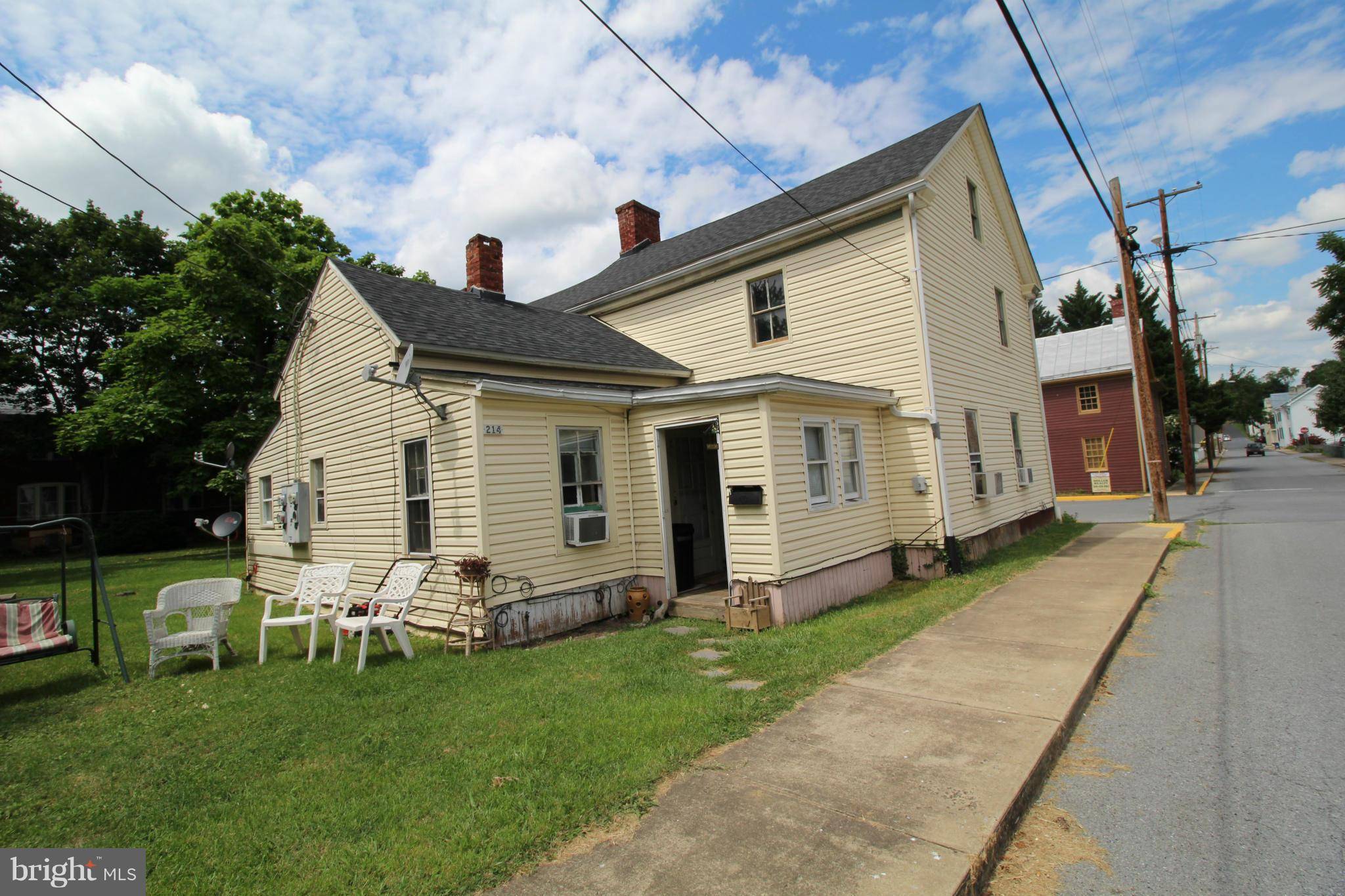 Strasburg, VA 22657,209 QUEEN ST