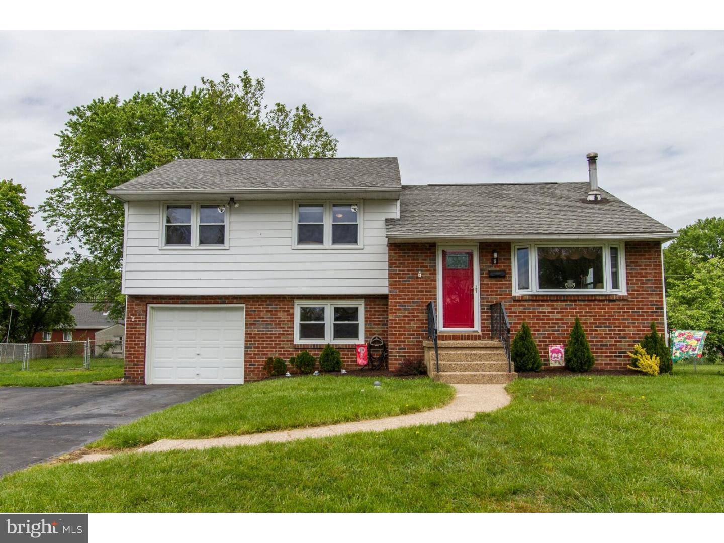 Brookhaven, PA 19015,8 BROOKWOOD PL