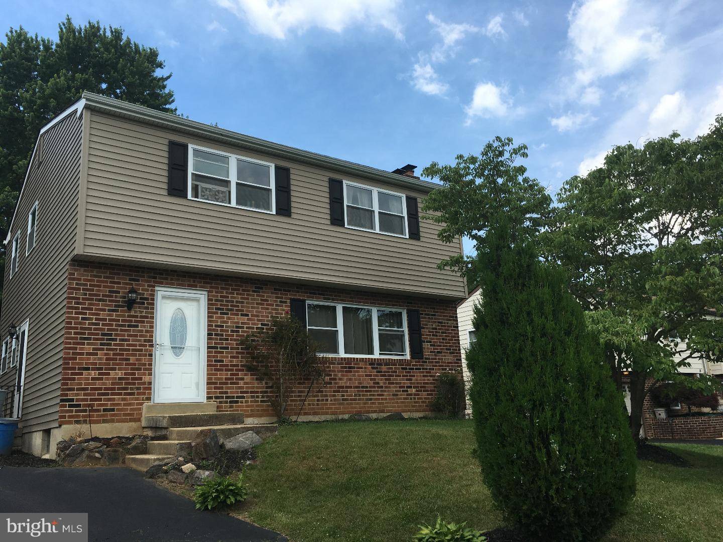 Aston, PA 19014,10 CATHY LN