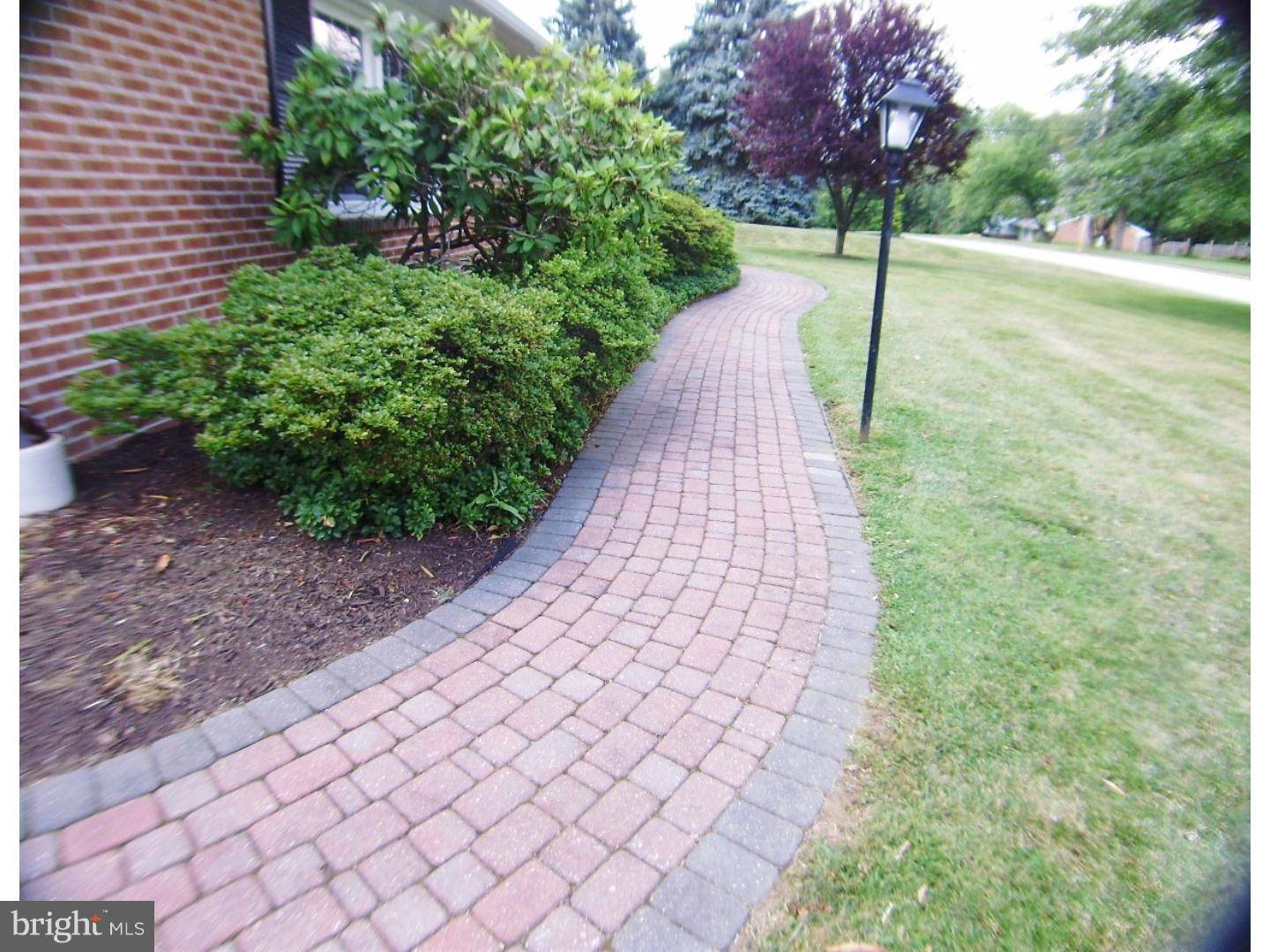 Newtown Square, PA 19073,208 ROBBINS LN