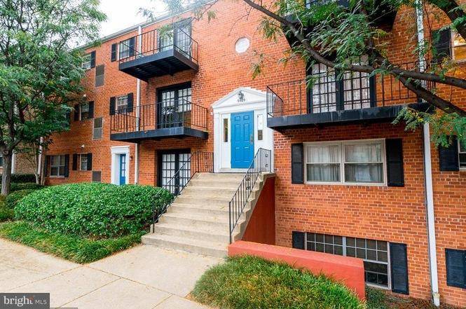 Alexandria, VA 22312,5929 QUANTRELL AVE #201