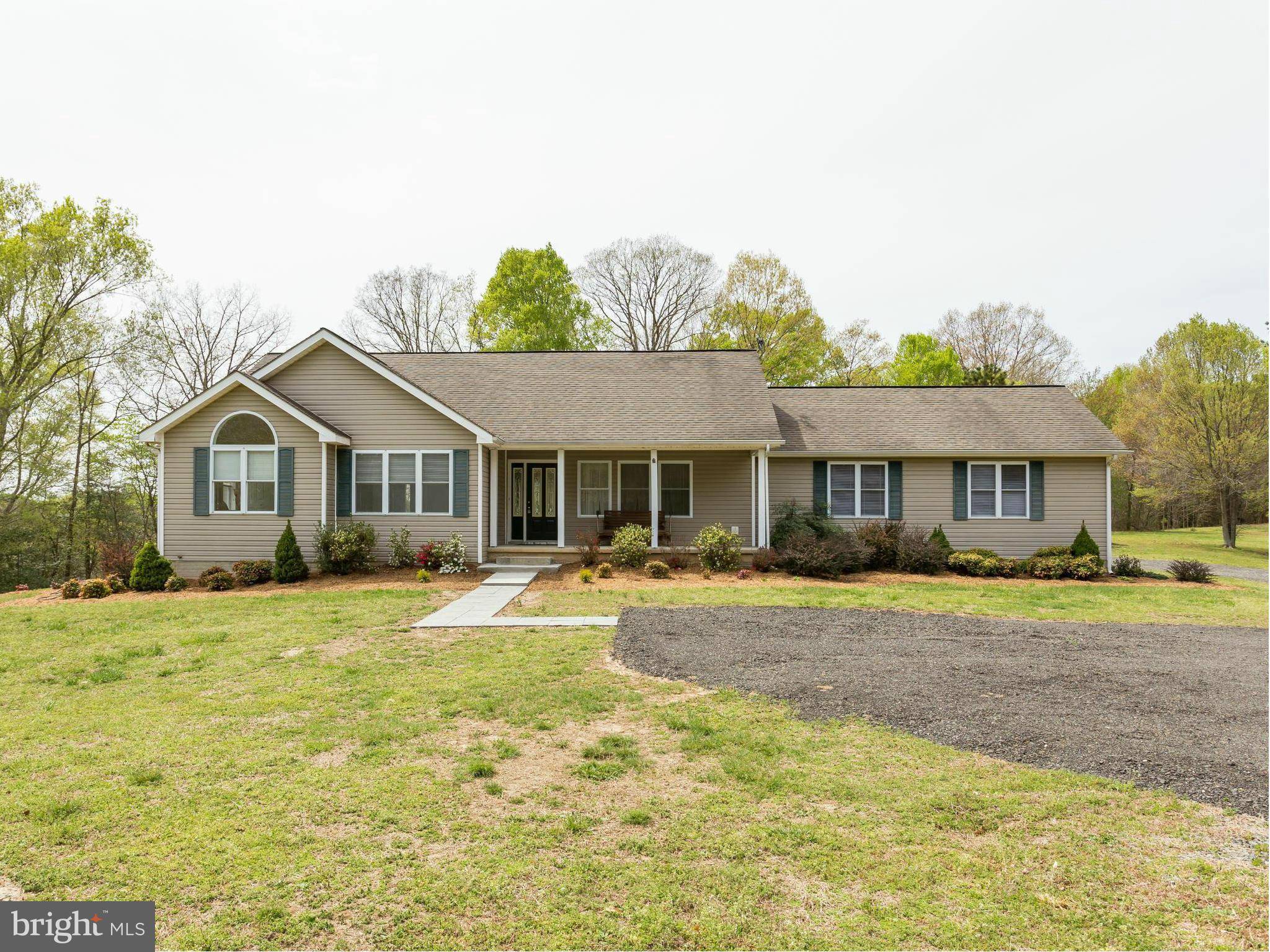 Colonial Beach, VA 22443,828 EAGLE VISTA LN