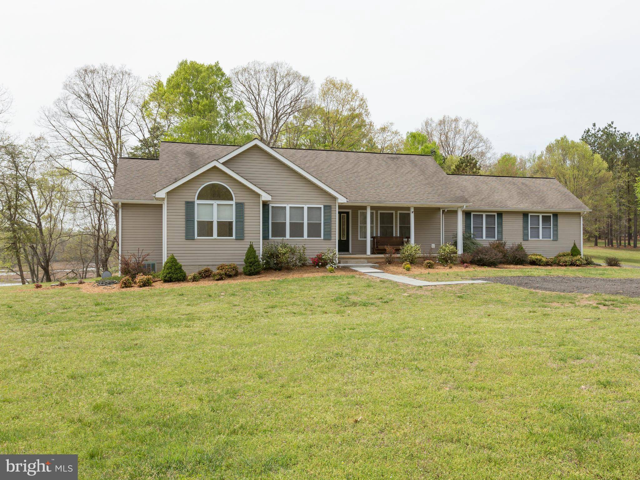 Colonial Beach, VA 22443,828 EAGLE VISTA LN