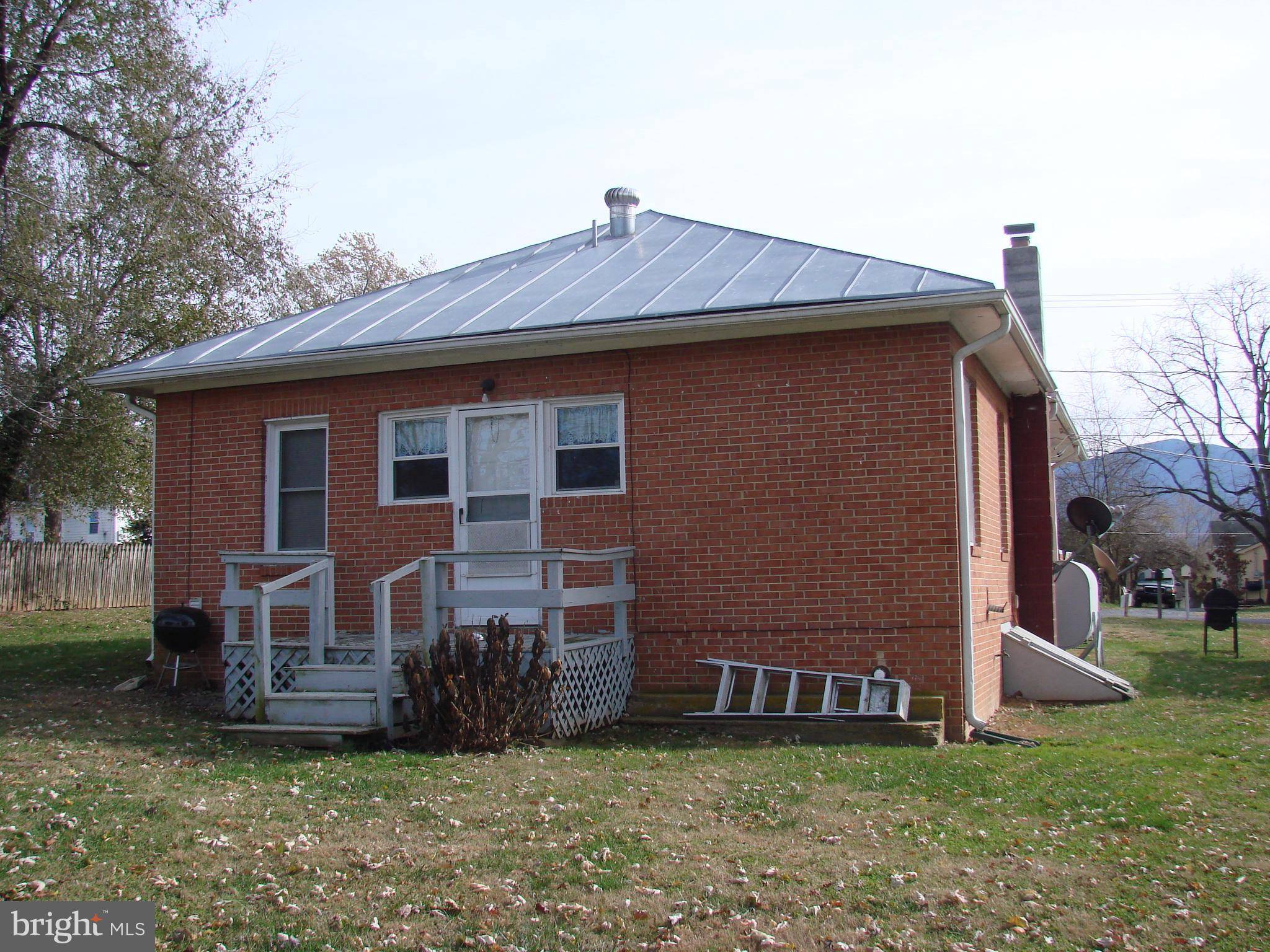 Luray, VA 22835,506 4TH ST