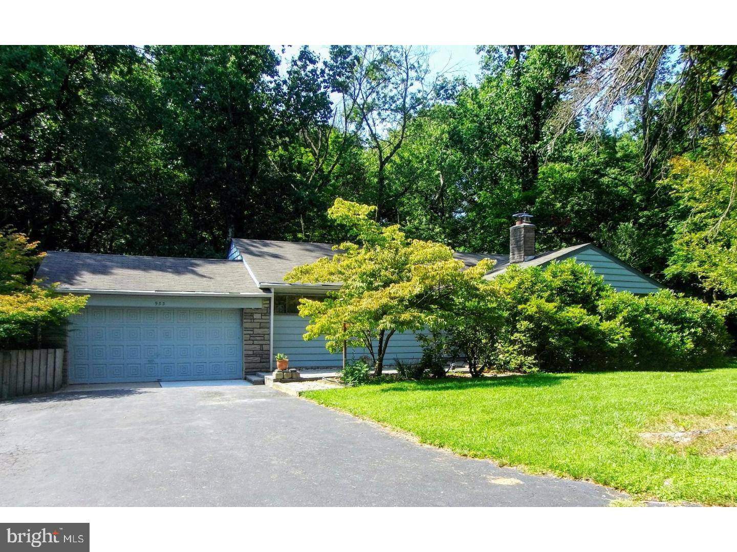 Southampton, PA 18966,933 WOODLAND DR