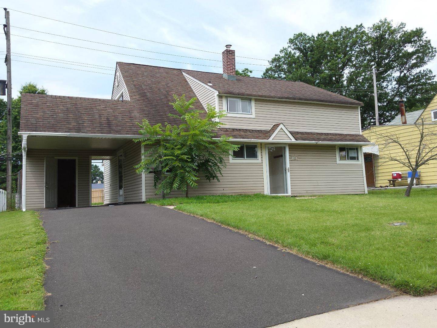 Levittown, PA 19055,22 ROUNDWOOD LN