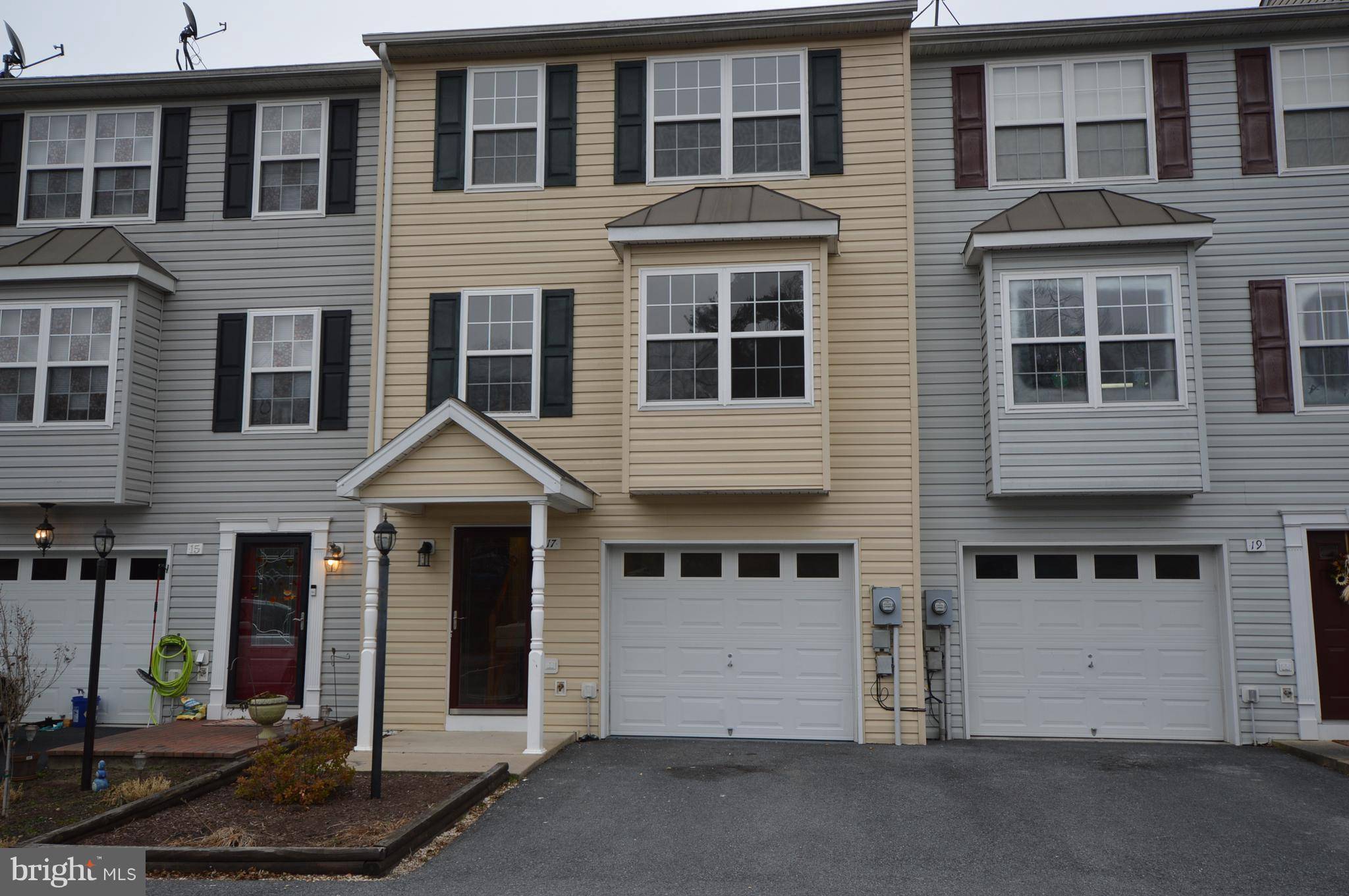 Toms Brook, VA 22660,17 PERRY CT