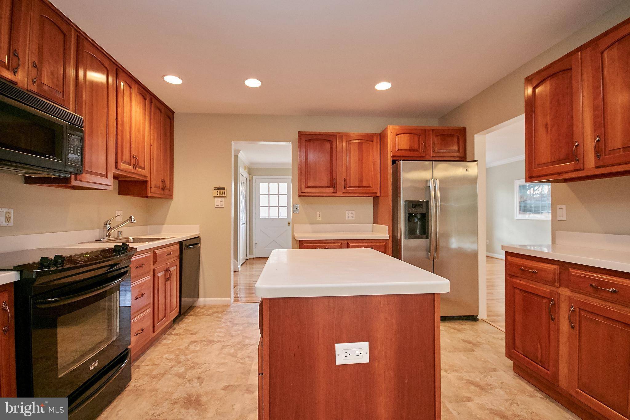 Alexandria, VA 22308,8233 GOVERNORS CT