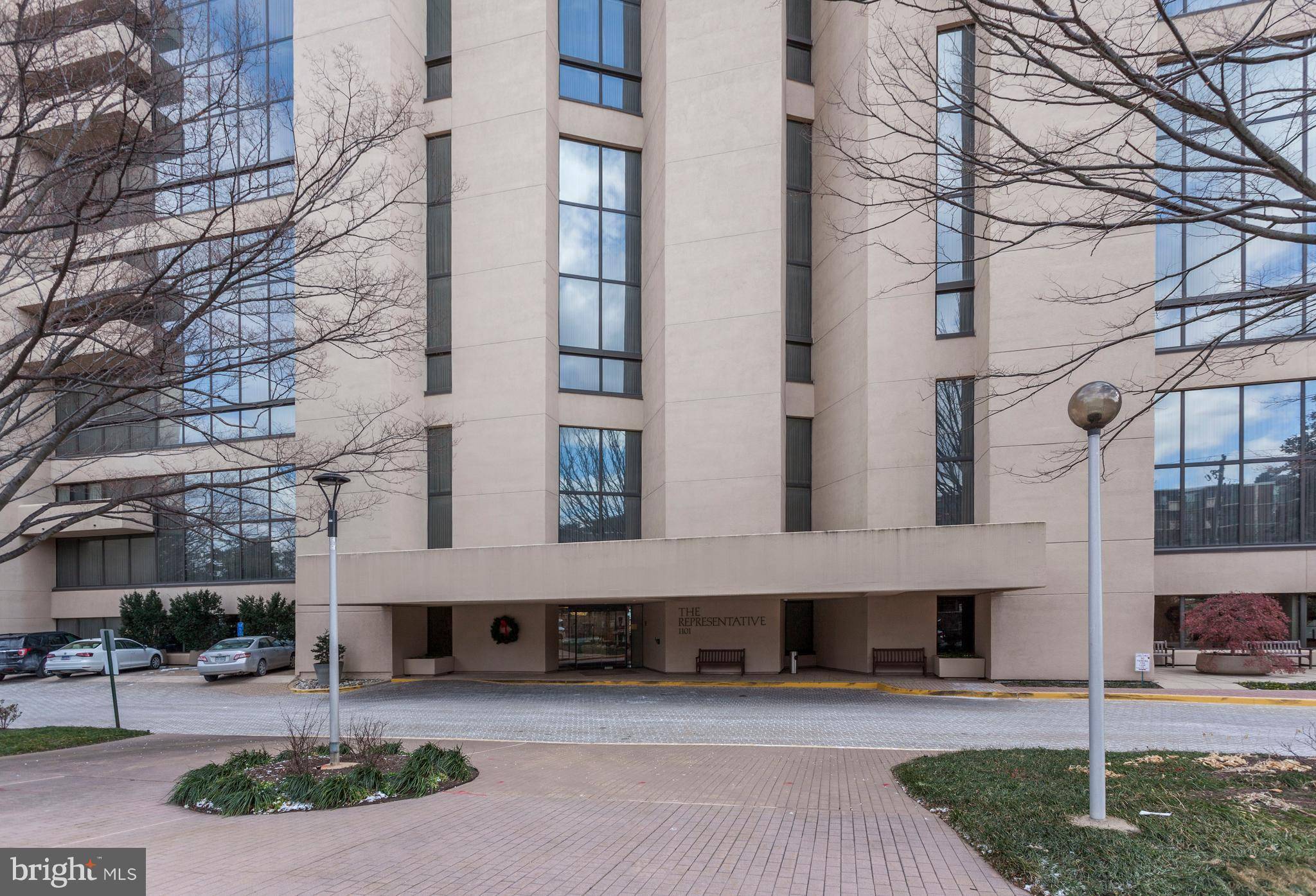 Arlington, VA 22202,1101 ARLINGTON RIDGE RD #301