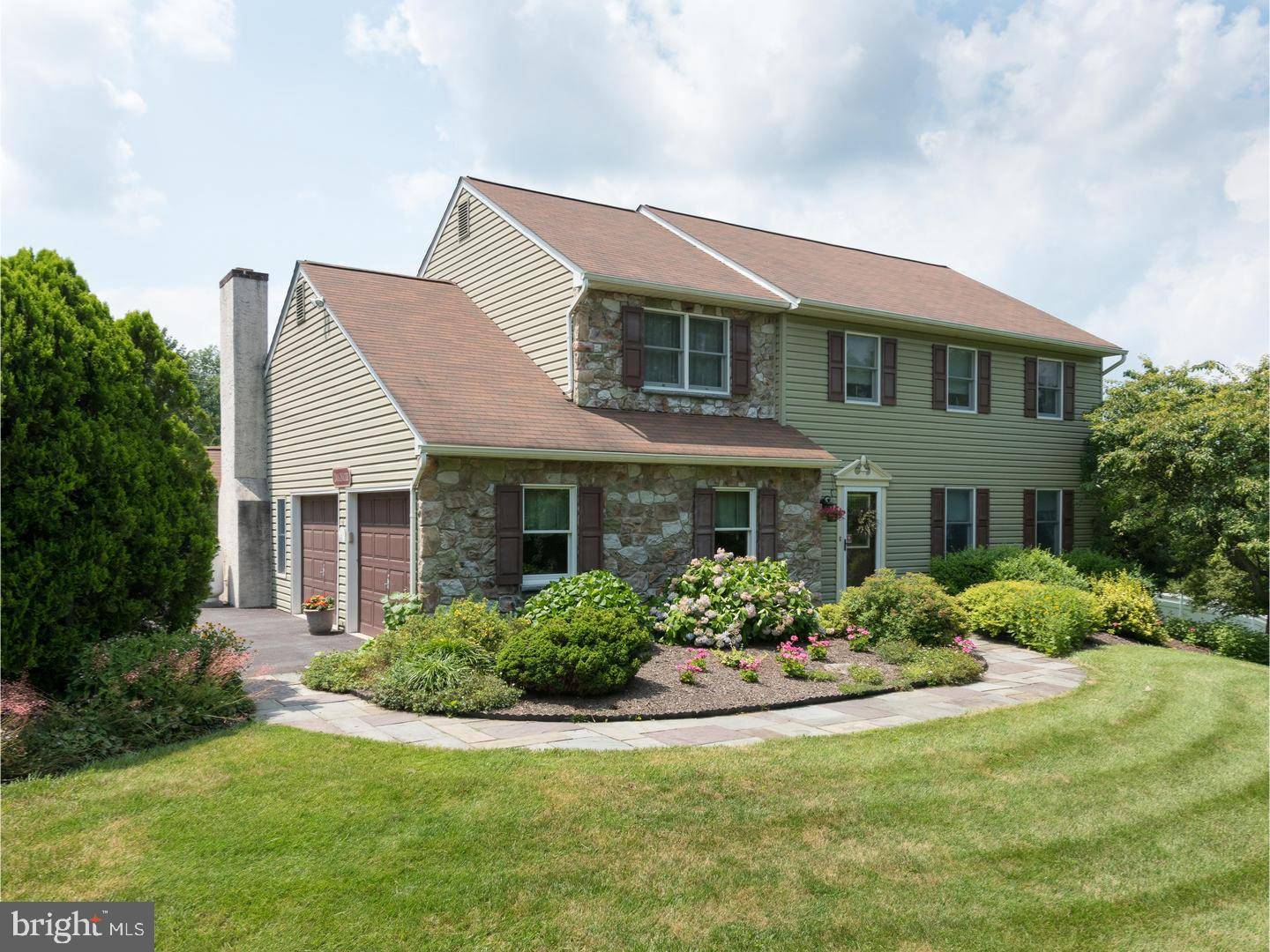 Downingtown, PA 19335,121 HOLLY DR