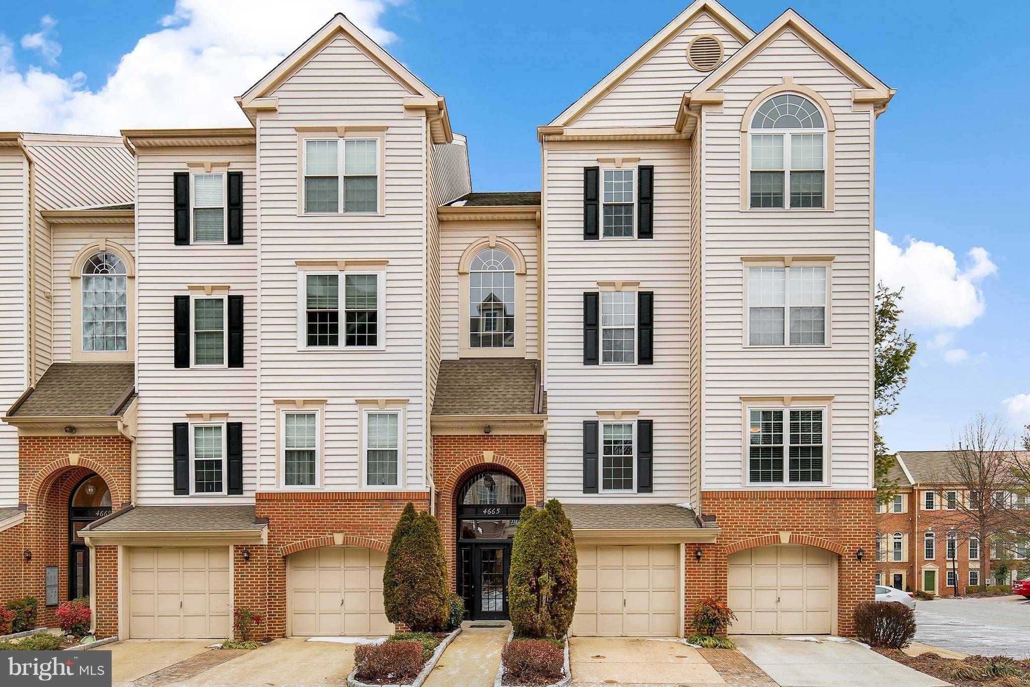 Alexandria, VA 22311,4665 LAWTON WAY #105