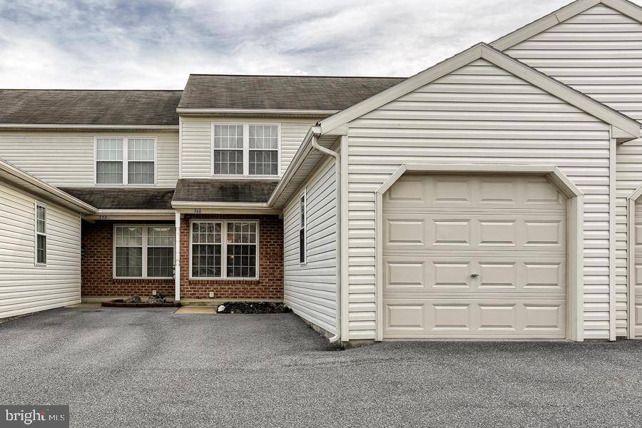 Mount Joy, PA 17552,360 DEERFIELD DR