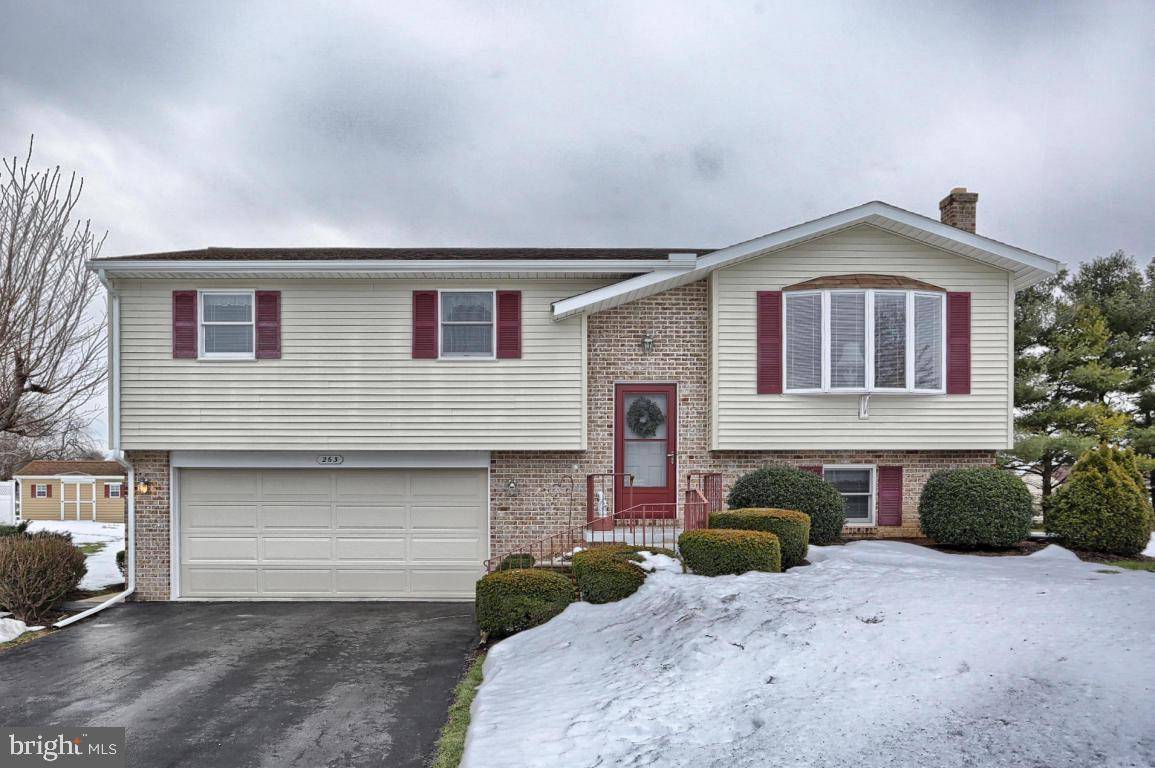 Ephrata, PA 17522,263 MEADOWLARK DR