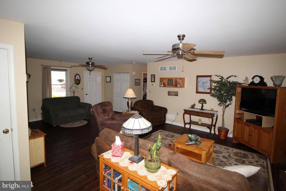 Newmanstown, PA 17073,25 MEADOW LN