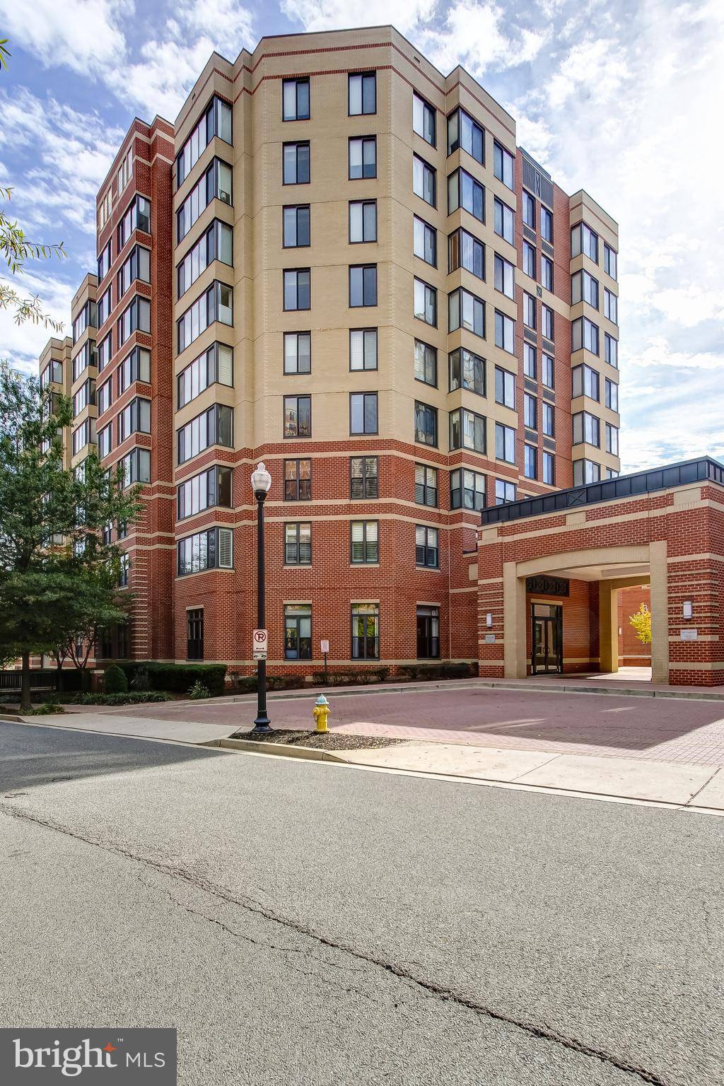 Arlington, VA 22201,2220 FAIRFAX DR #310