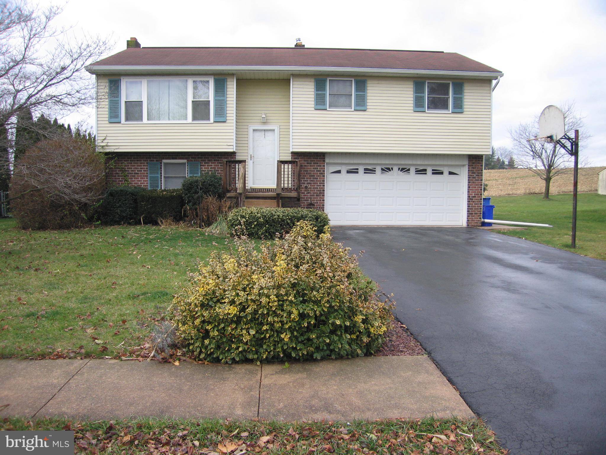 York, PA 17408,240 LENA DR