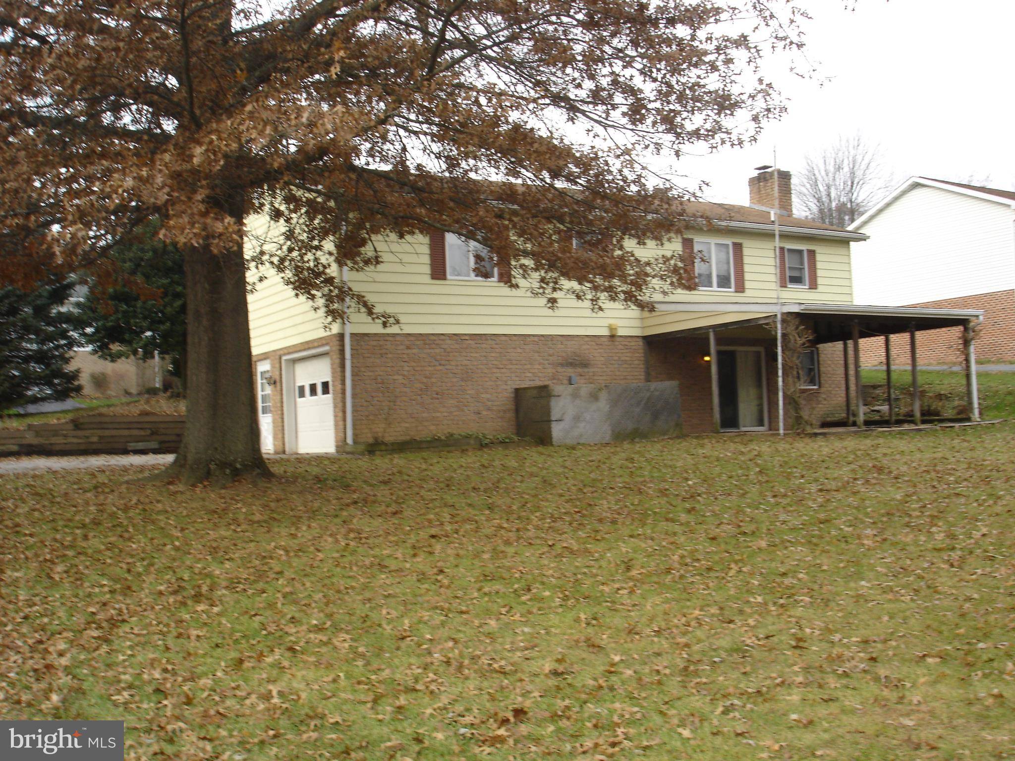 Hanover, PA 17331,120 MCCLELLAN LN