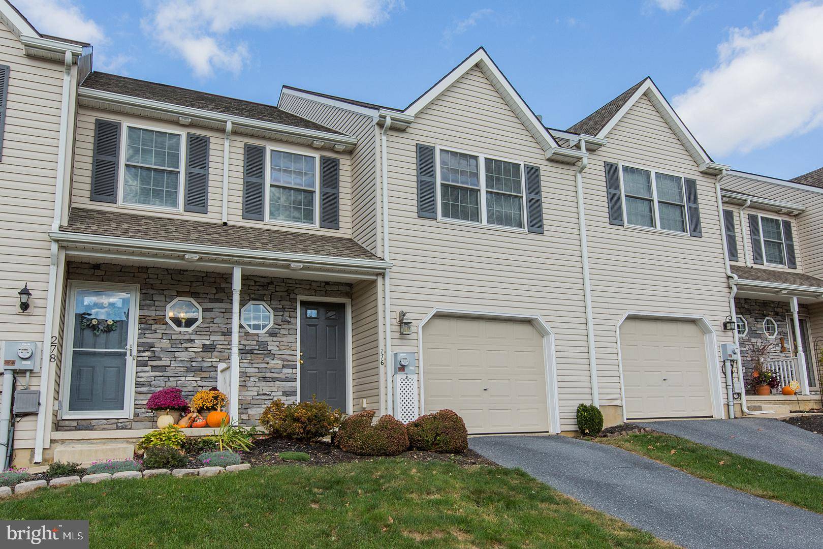 Manheim, PA 17545,276 CEDAR HOLW